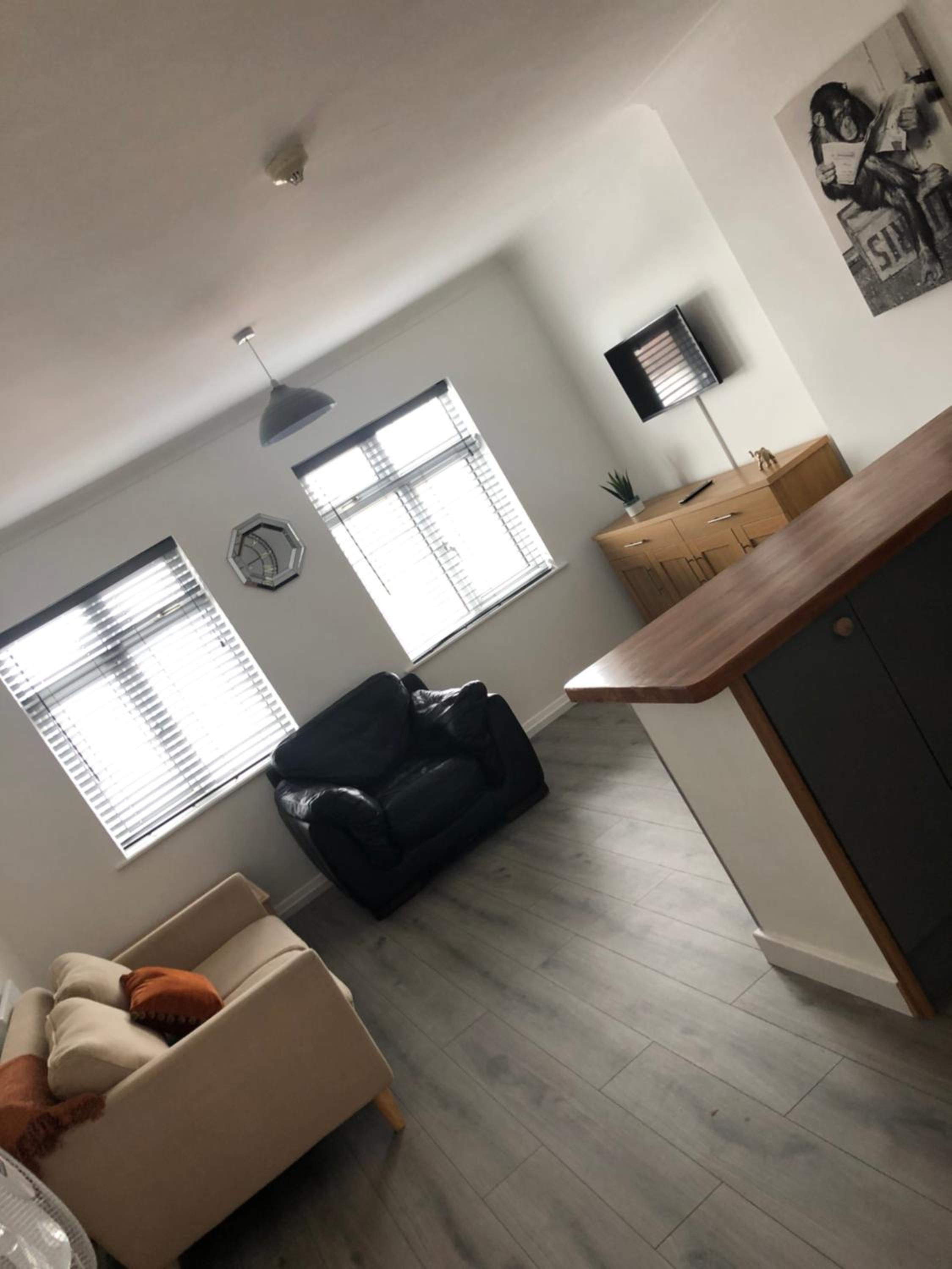 One-Bedroom Apartment photo 1