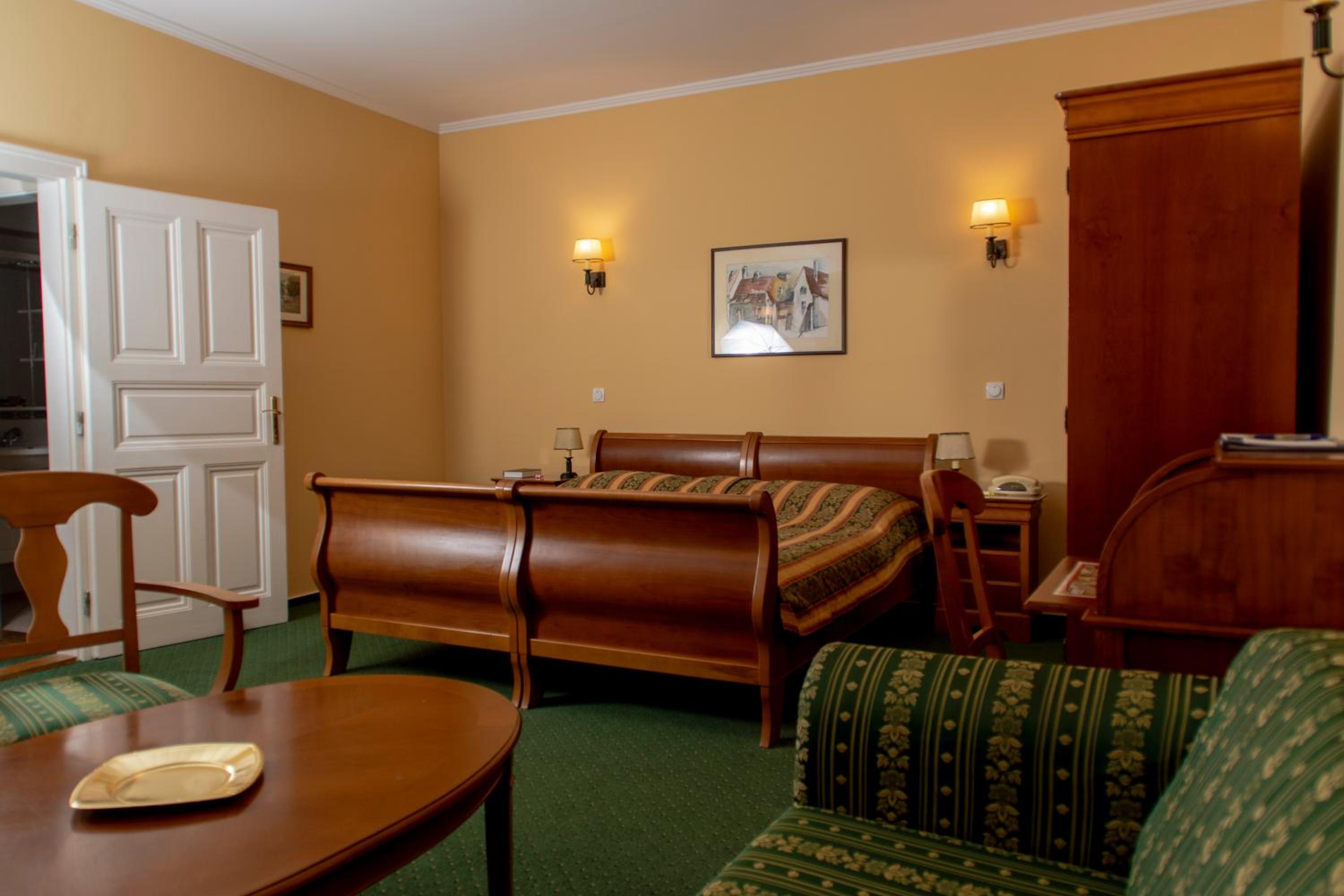 Deluxe Suite - Photo 13