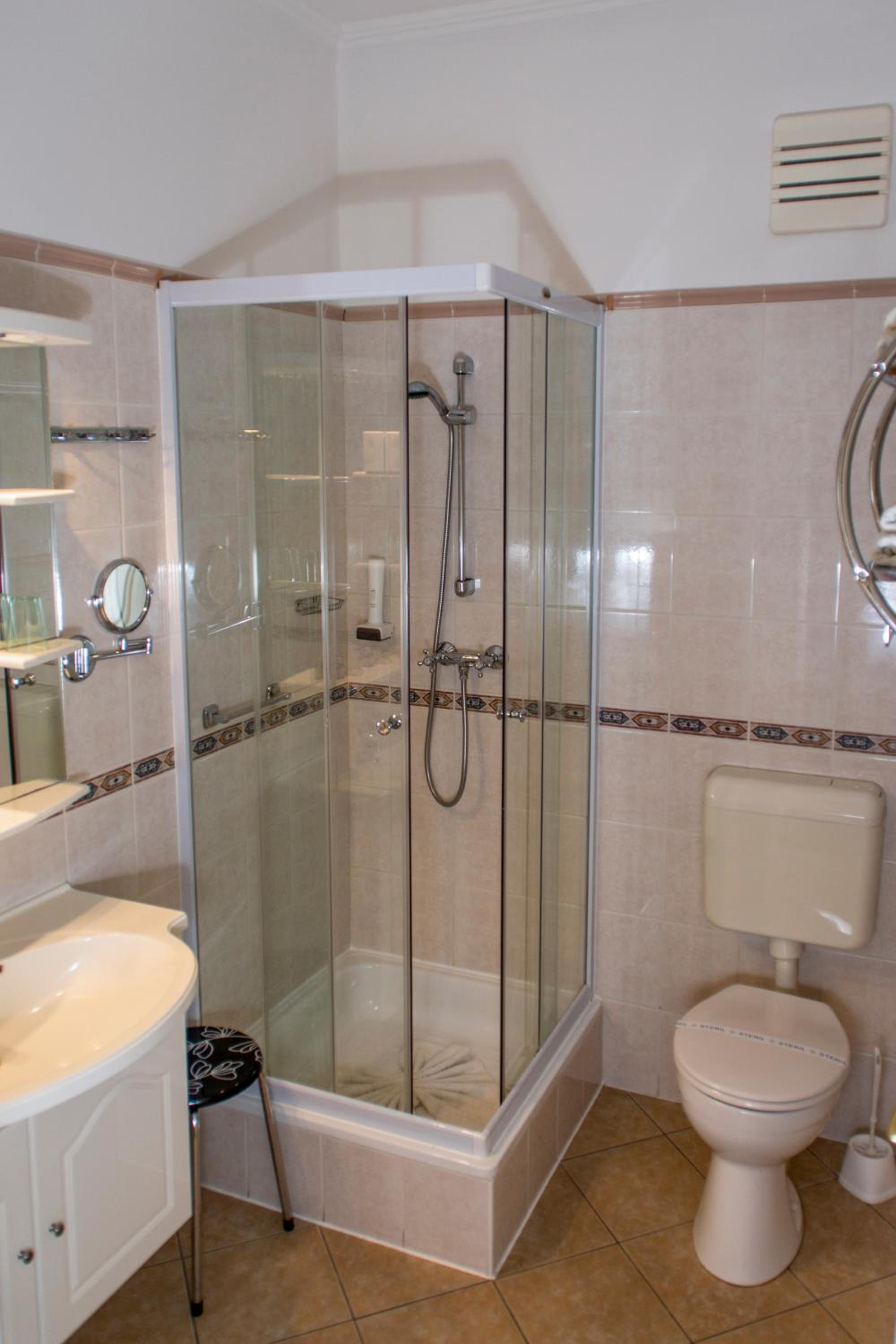 Superior Double or Twin Room - Photo 13