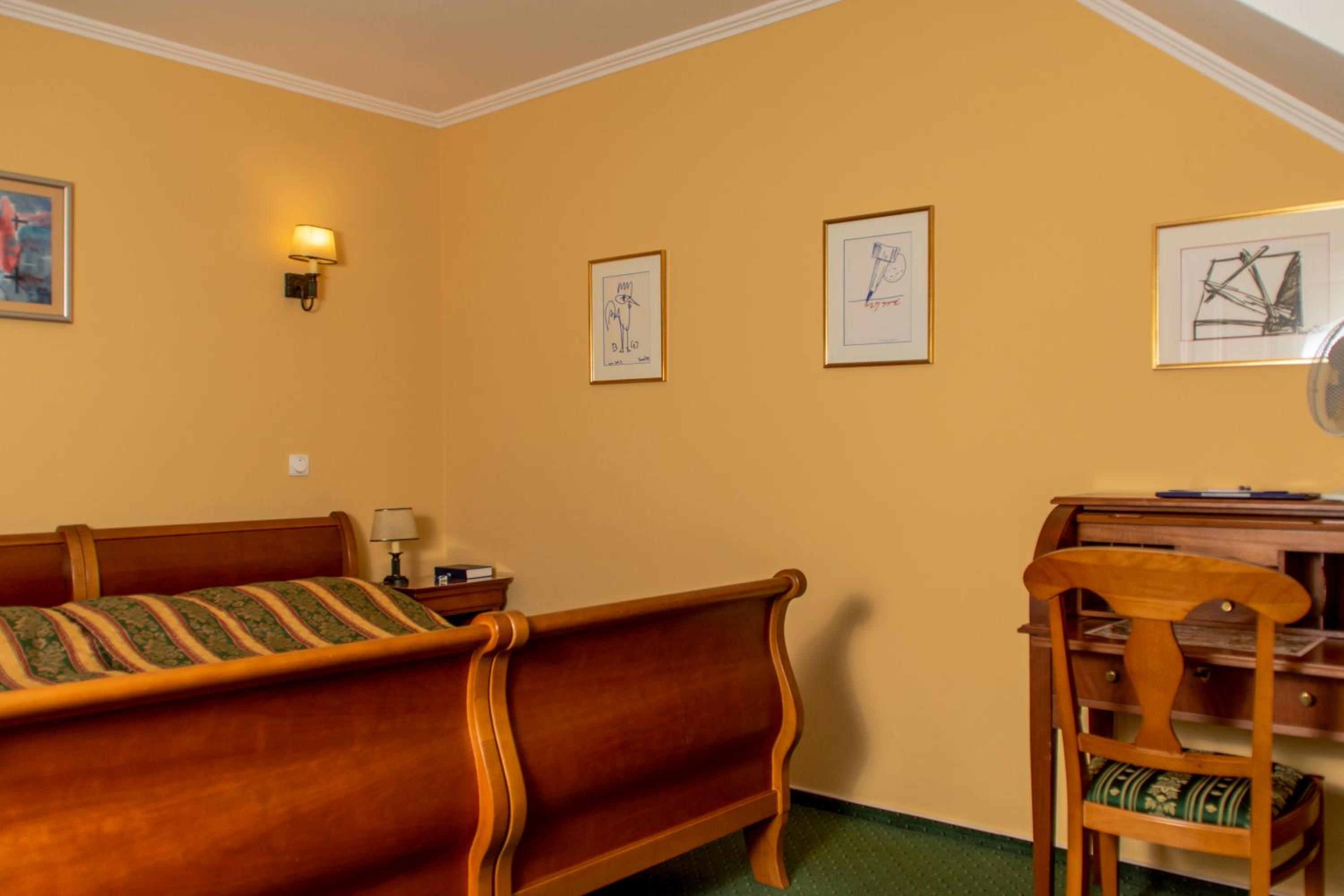 Double or Twin Room - Photo 4