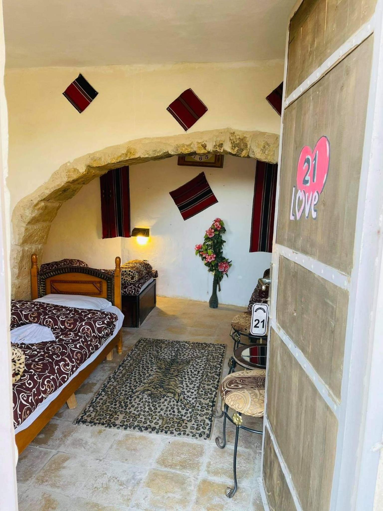 Economy Triple Room with Shared Bathroom photo 1