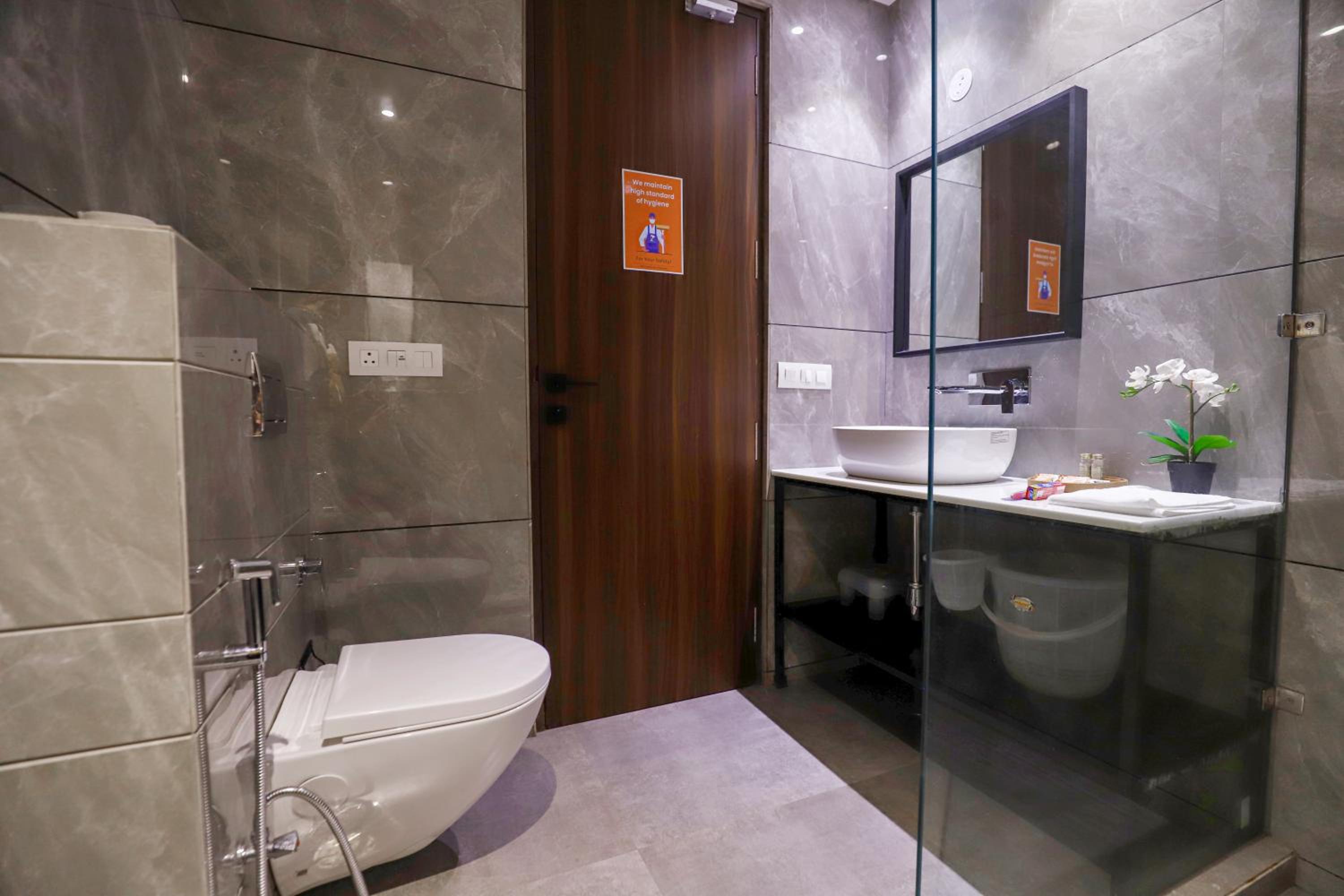 Deluxe Suite with 10% discount on food - Photo 9