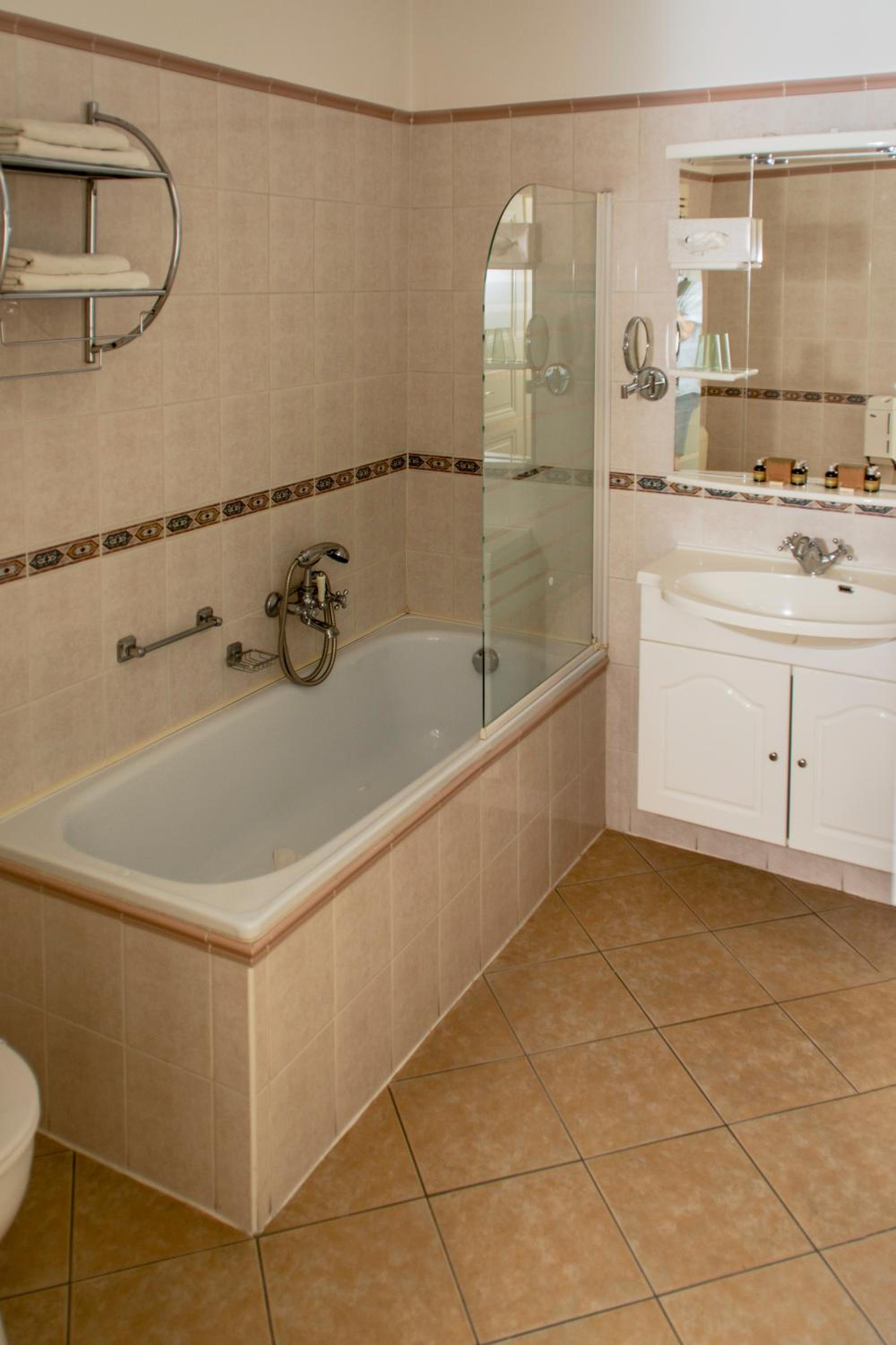 Double or Twin Room - Photo 6