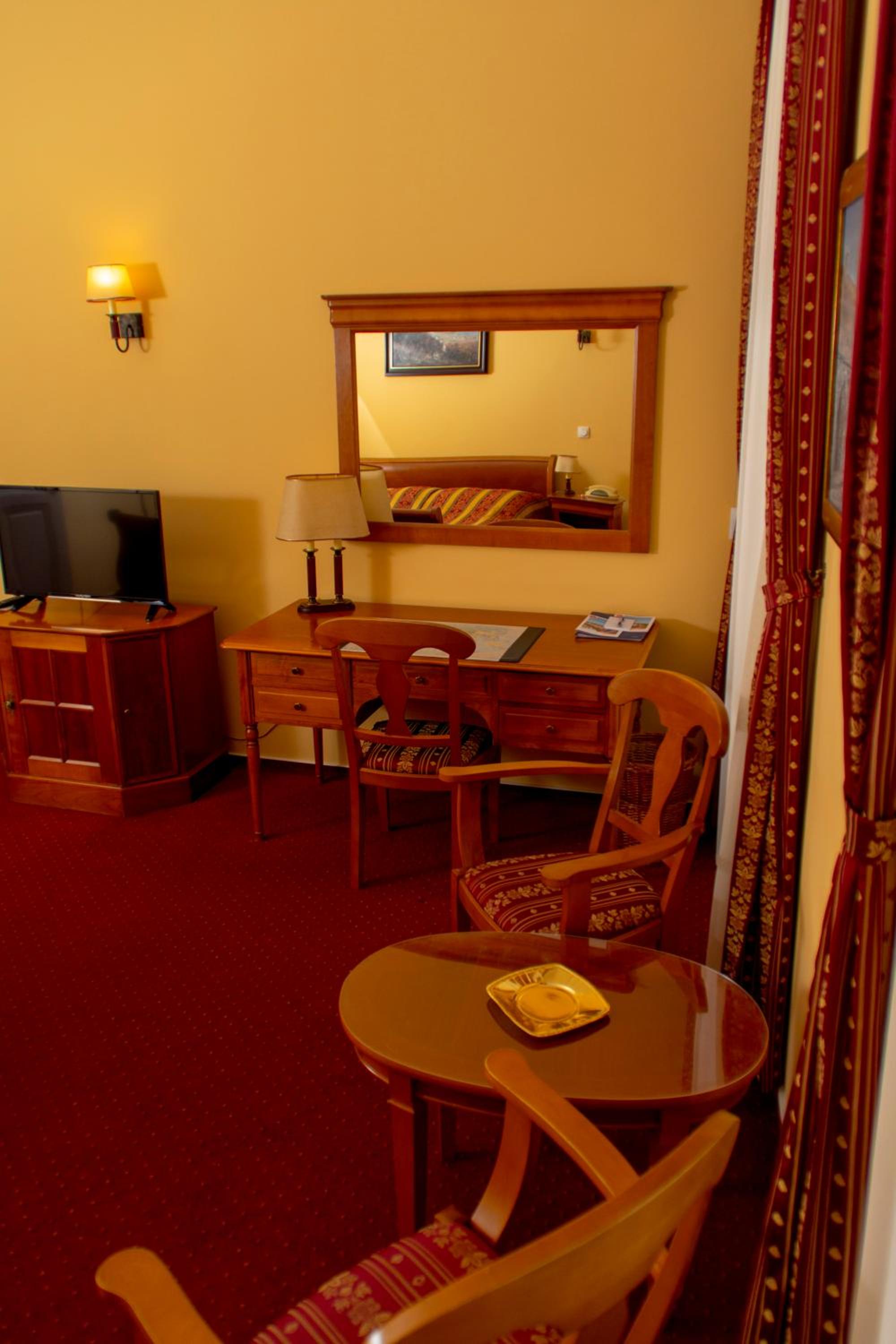 Superior Double or Twin Room - Photo 16