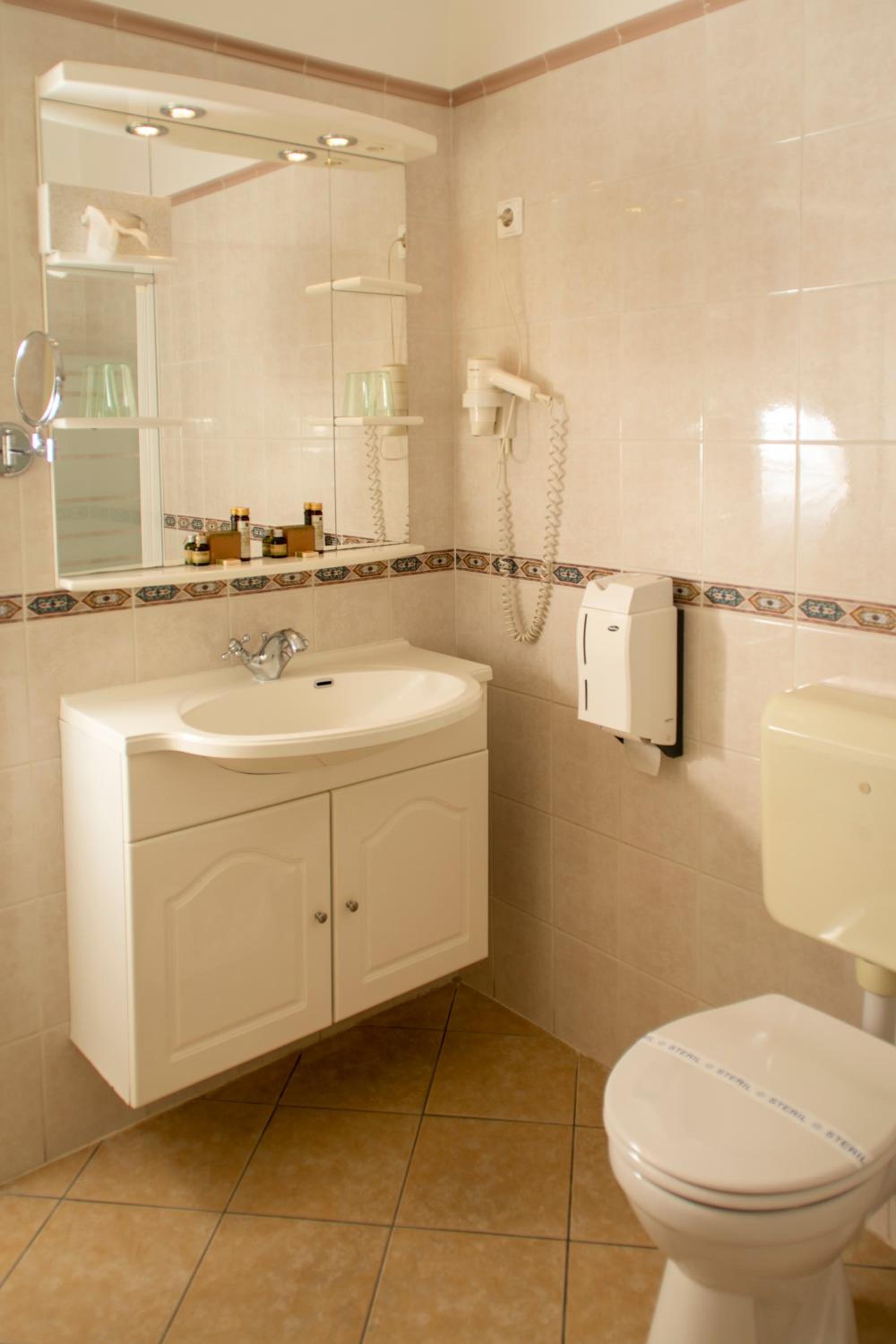 Superior Double or Twin Room - Photo 3