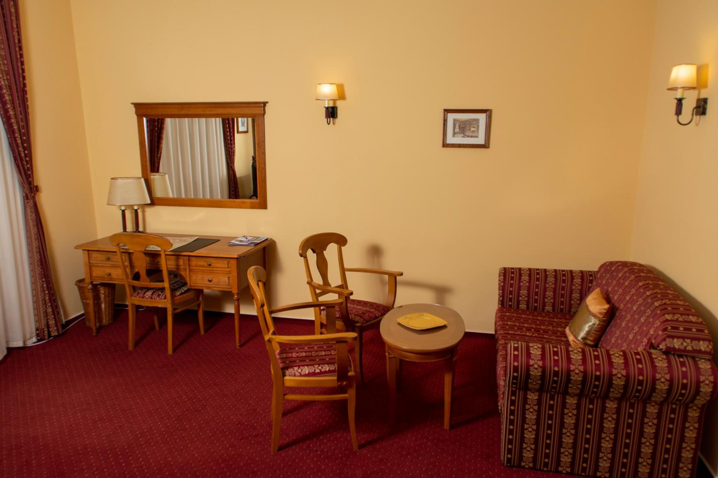 Deluxe Suite - Photo 2