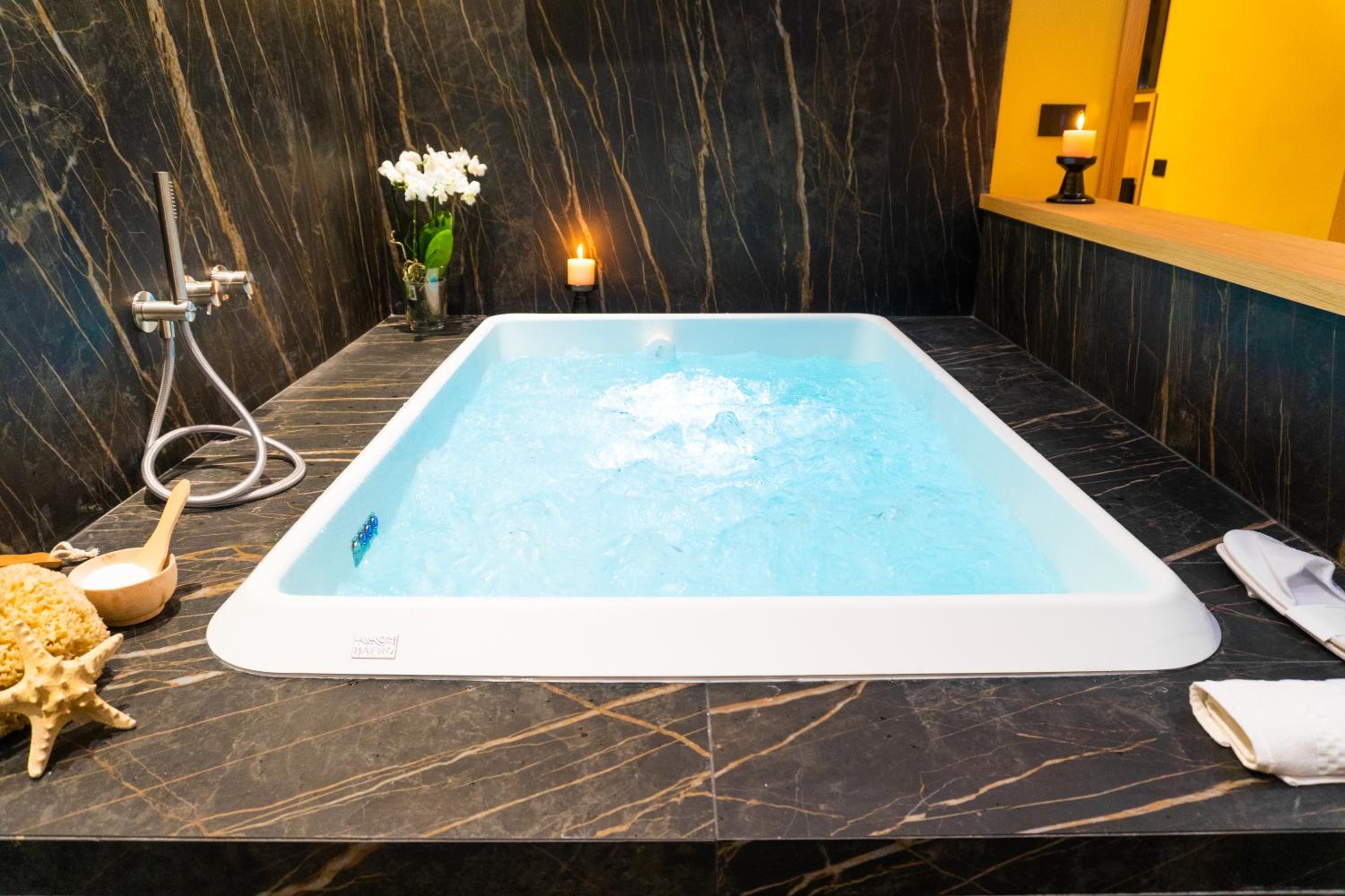 King Room with Spa Bath - Photo 4
