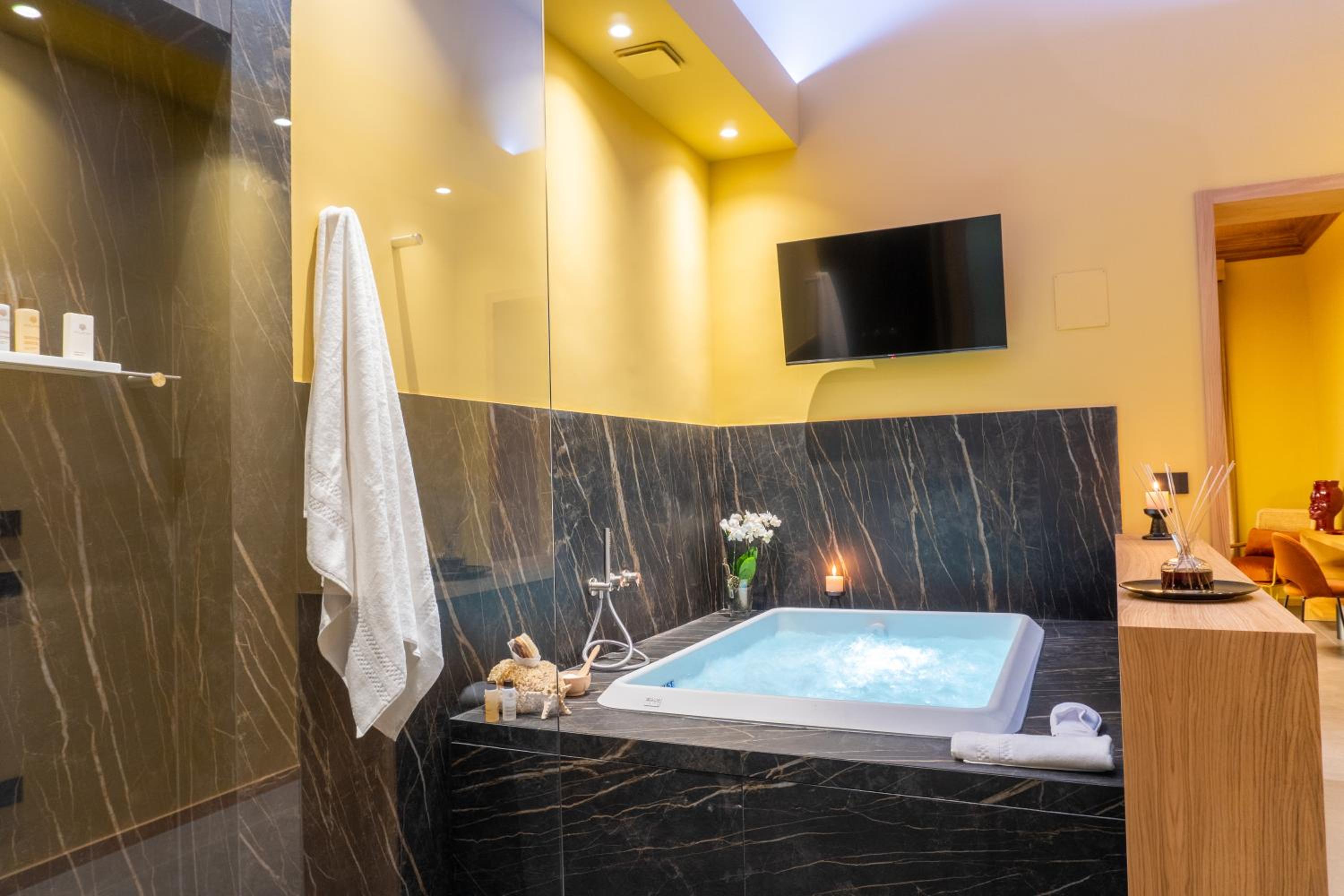King Room with Spa Bath - Photo 20
