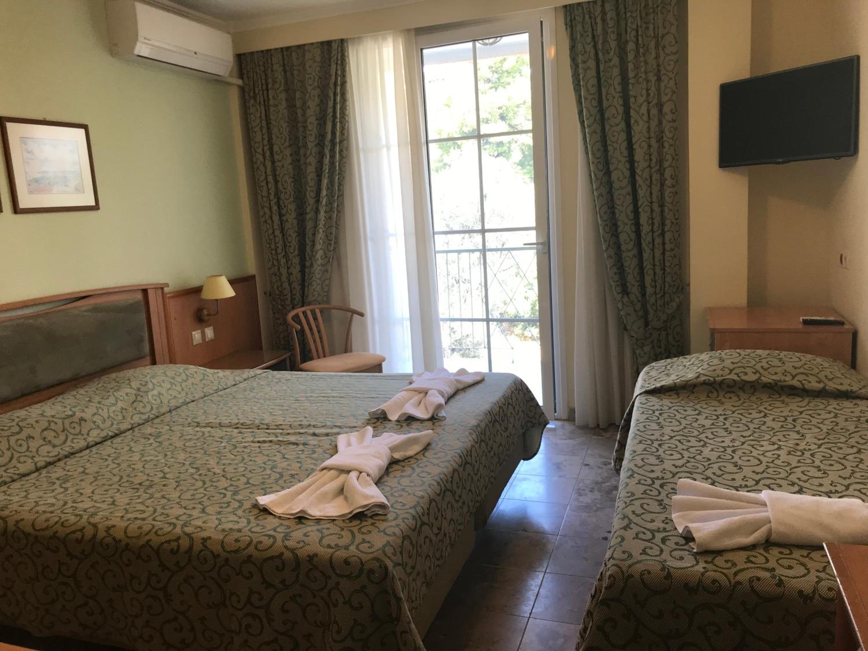Triple Room with Mountain View