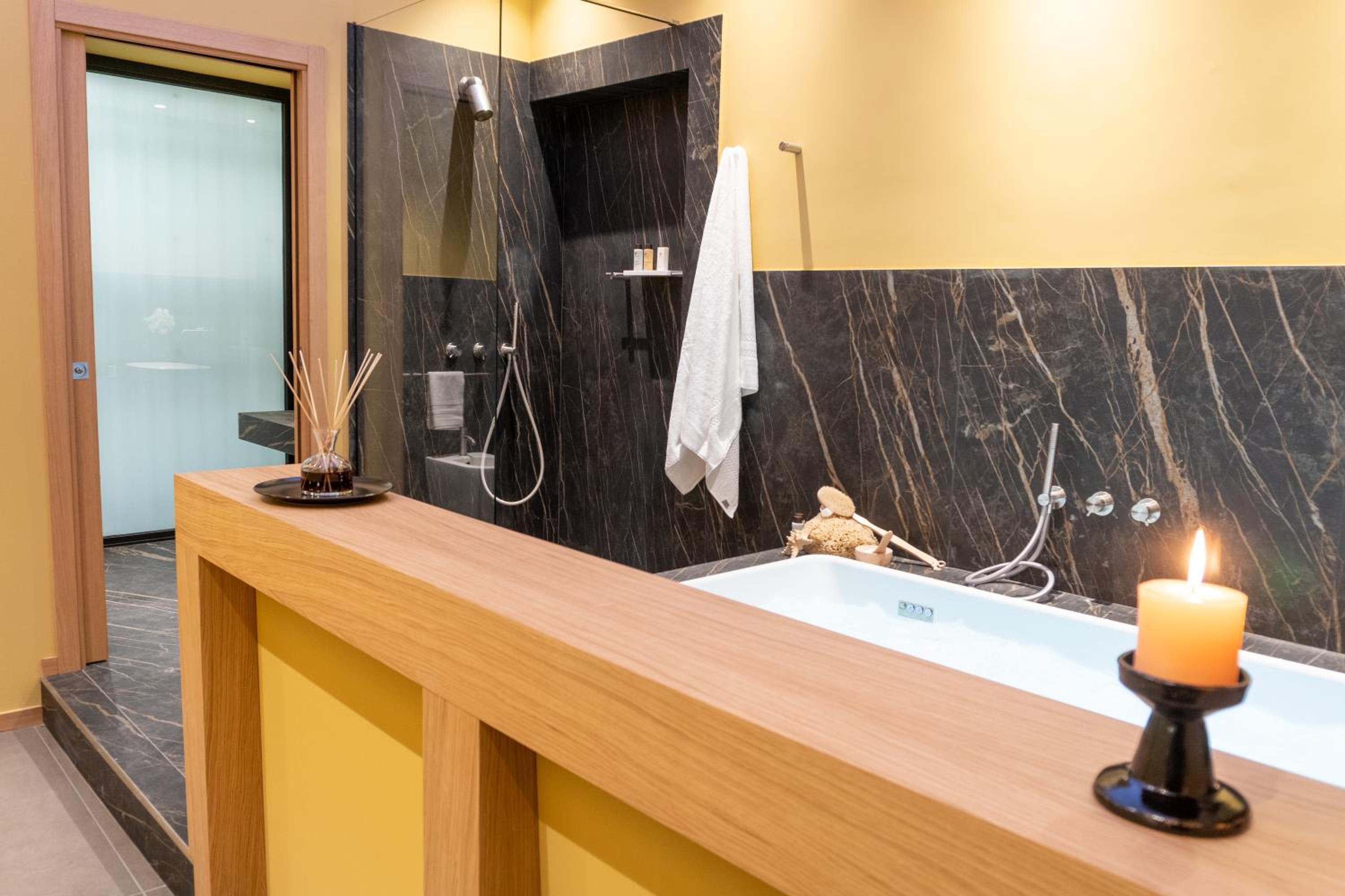 King Room with Spa Bath - Photo 3