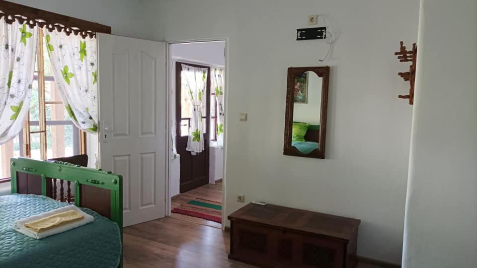 Small Twin Room photo 2