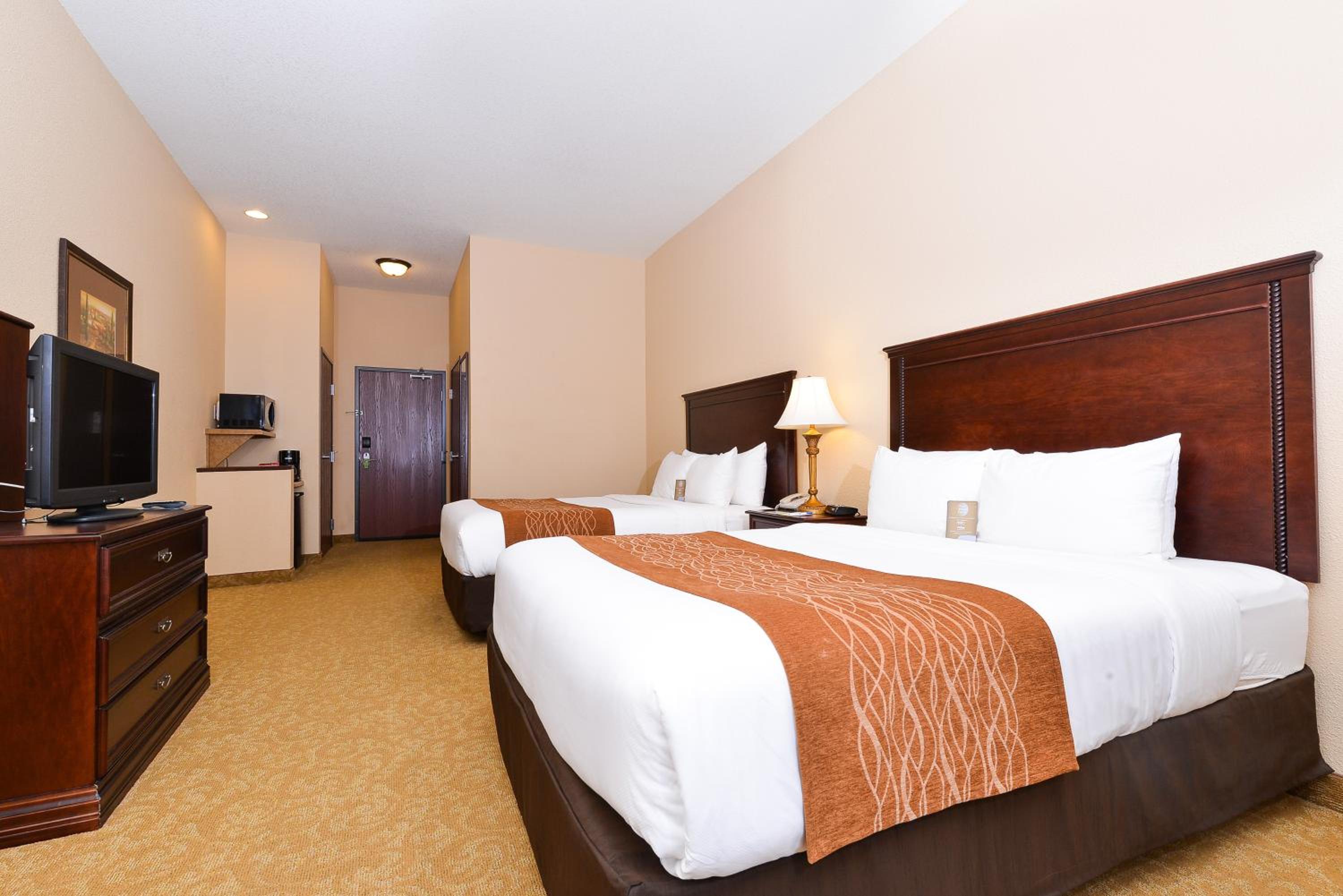 Queen Room with Two Queen Beds - Non-Smoking - Photo 3