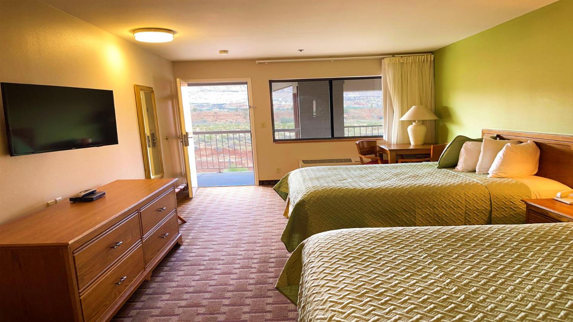 Queen Room with Two Queen Beds with Mountain View - Photo 5