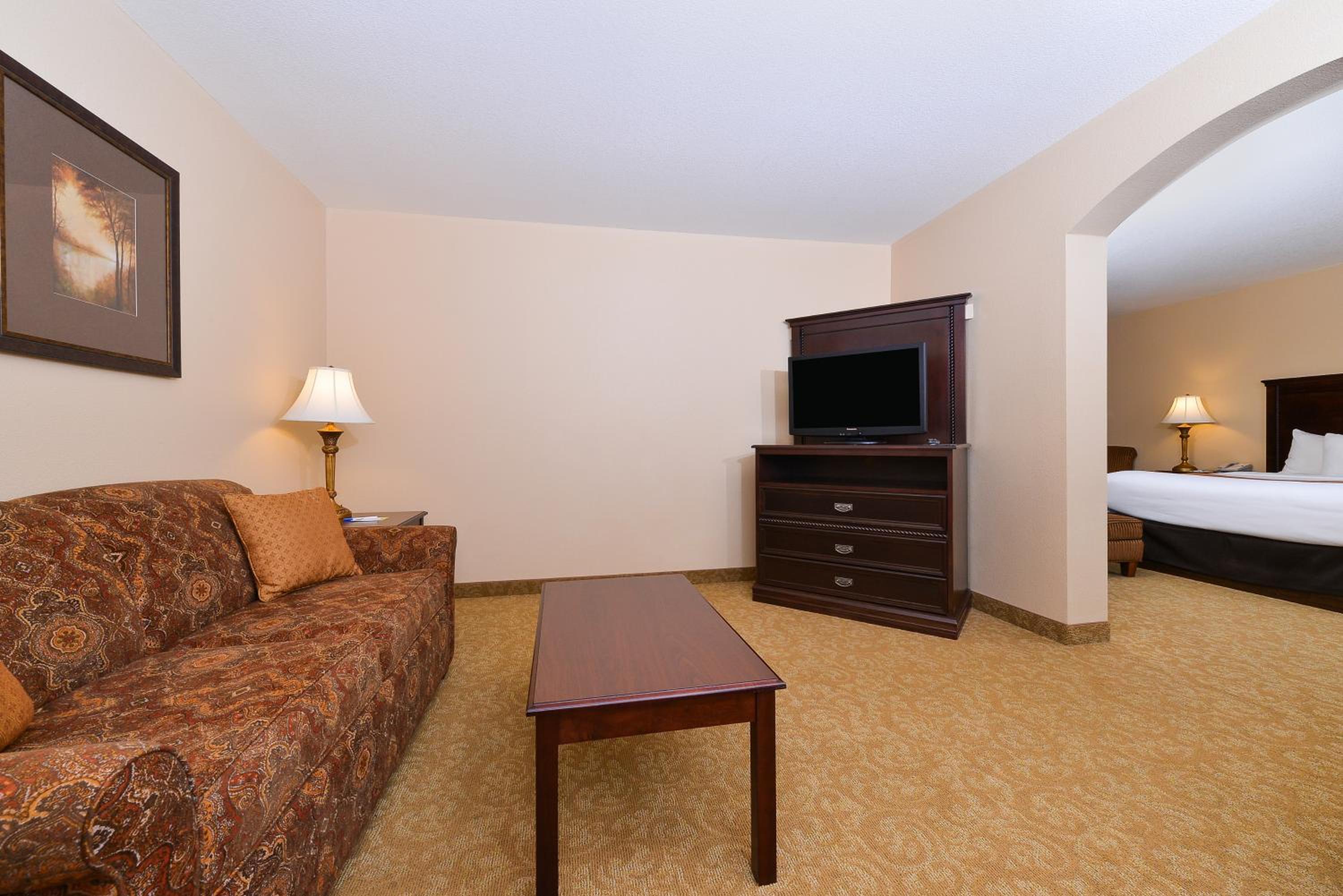 King Suite - Non-Smoking - Photo 2
