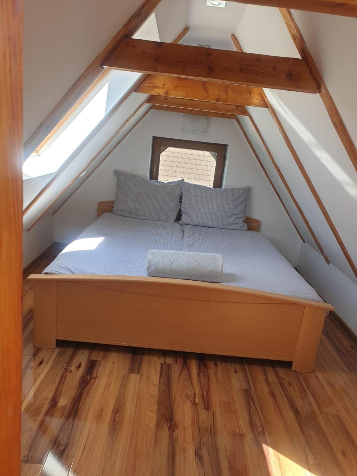 Apartment - Split Level - Photo 14