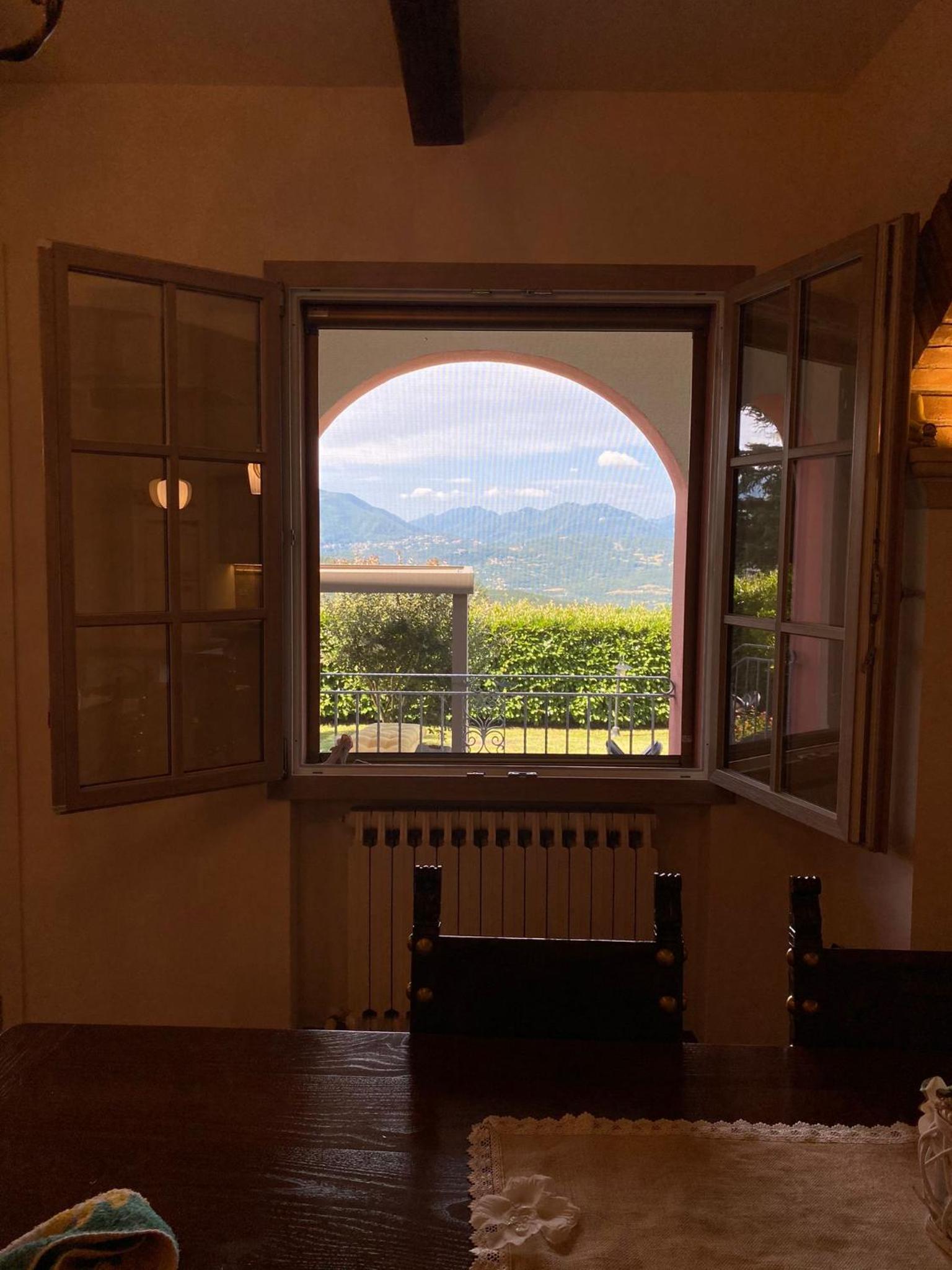 Apartment with Mountain View photo 2