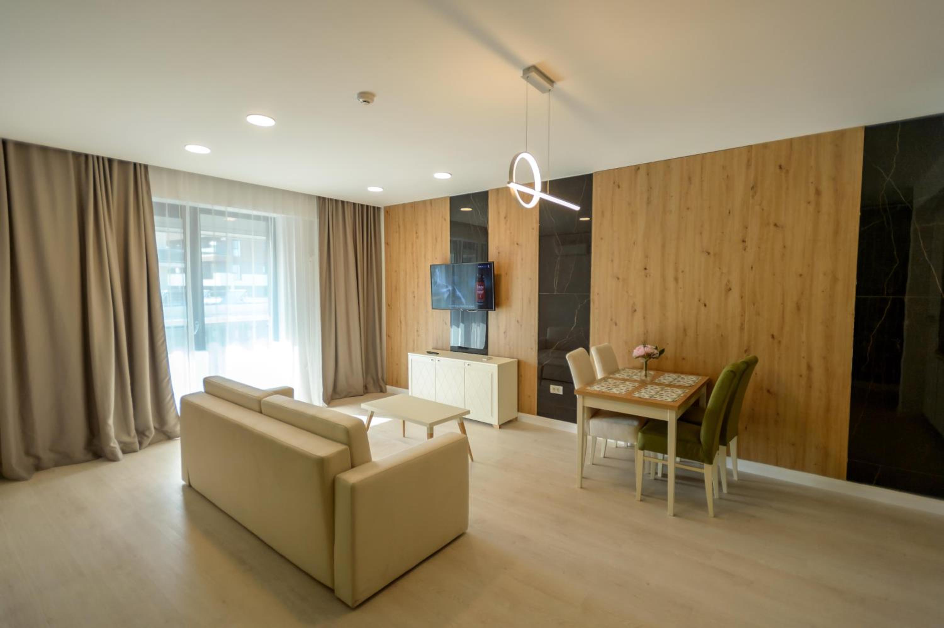 Apartment with Balcony photo 1