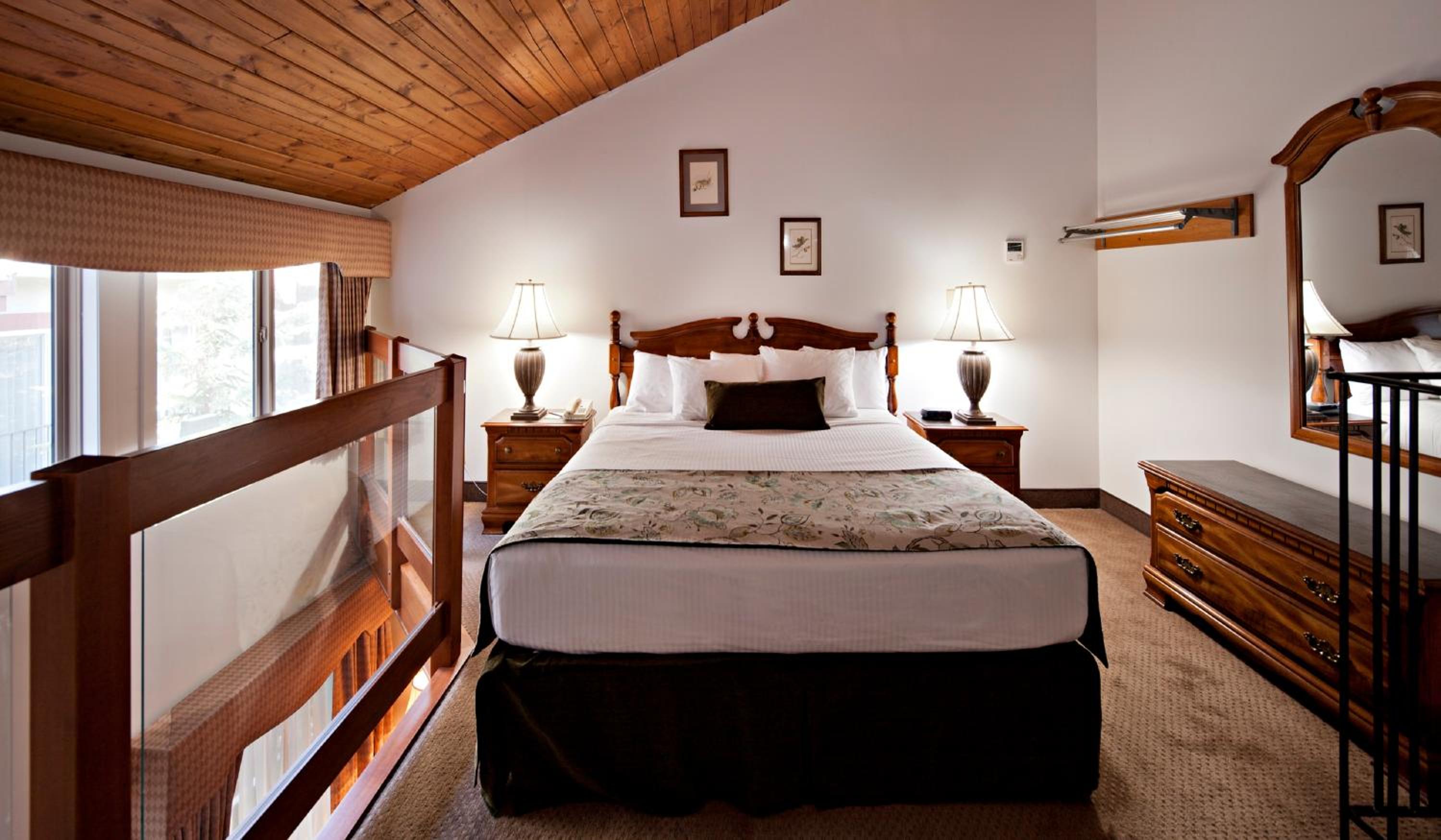 King Loft with Fireplace - Photo 3