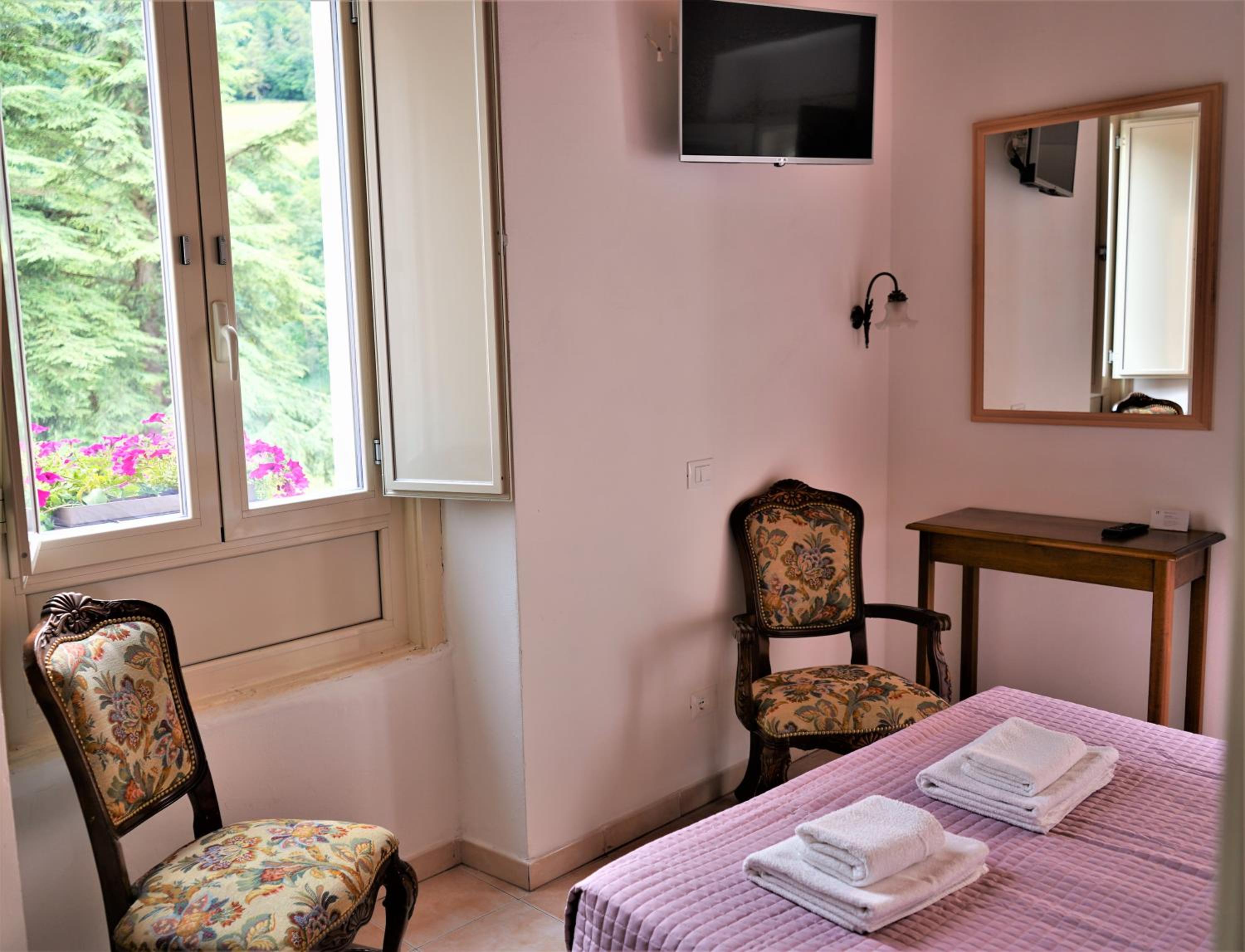 Double or Twin Room - Photo 7