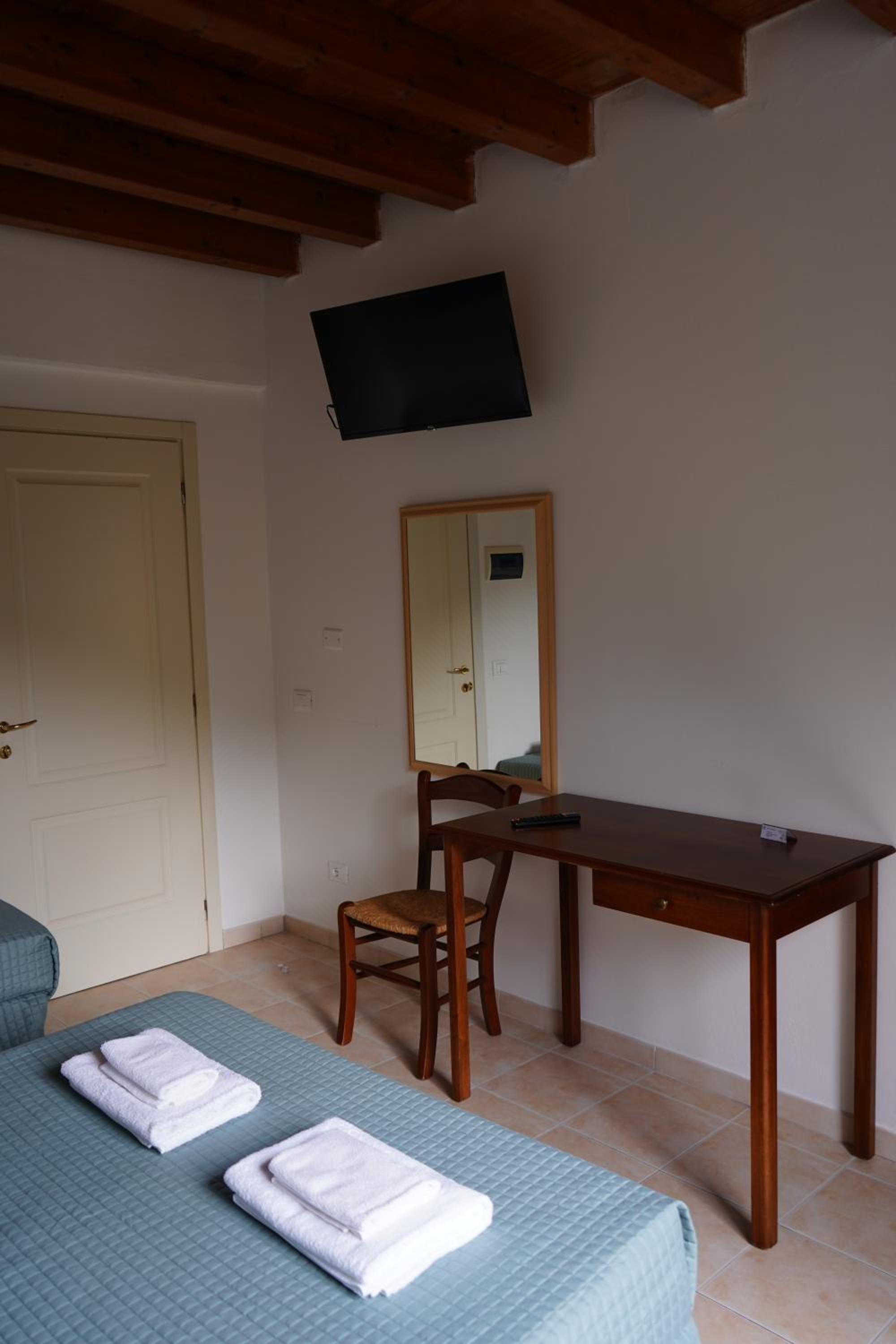 Double Room with Extra Bed - Photo 8