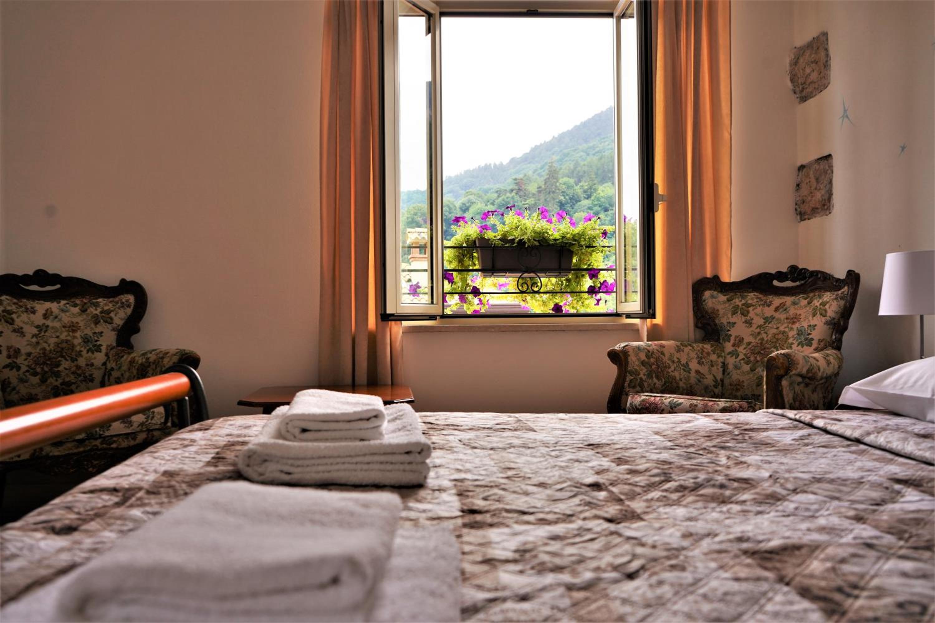 Suite with Mountain View - Photo 5