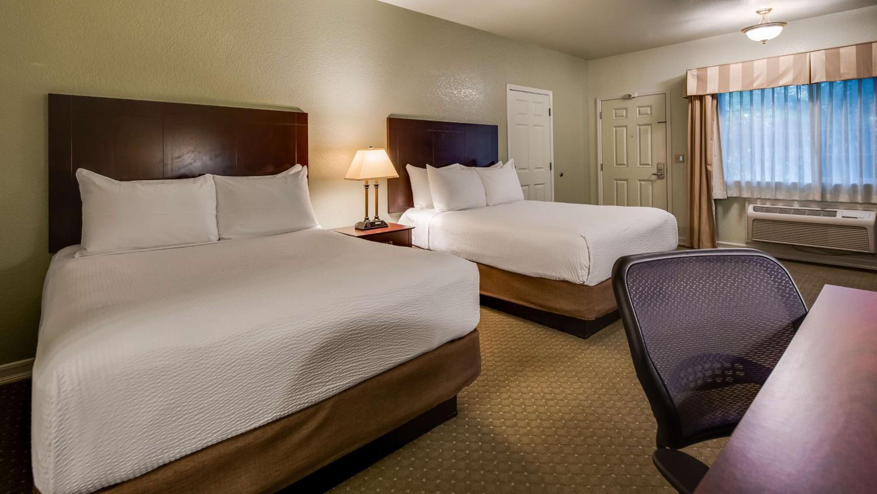 Queen Room with Two Queen Beds - Pet Friendly/Non-Smoking
