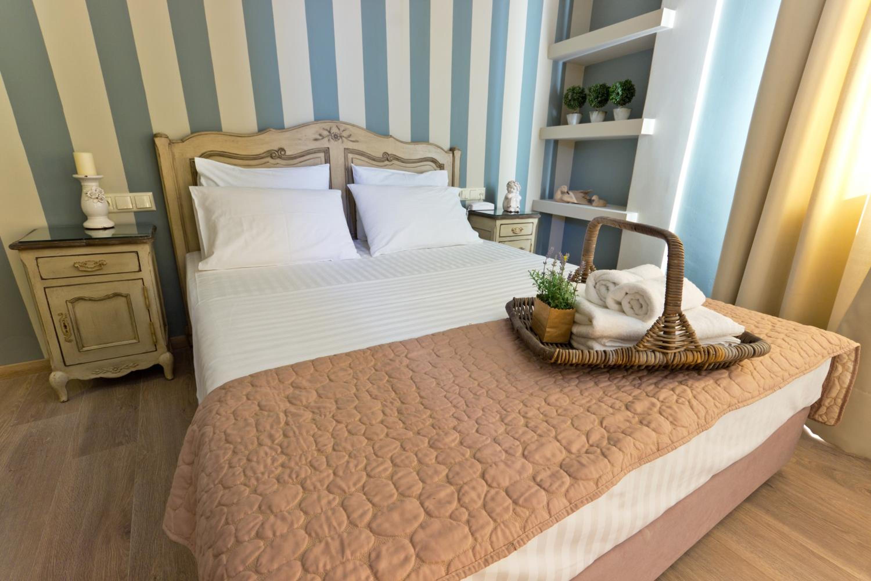 Double or Twin Room with Balcony - Photo 5