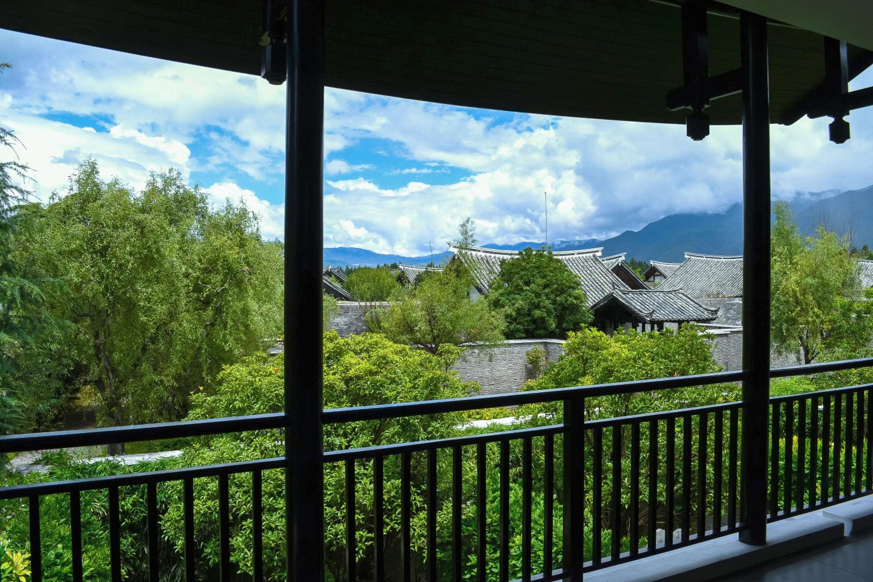 Suite with Mountain View - Photo 9