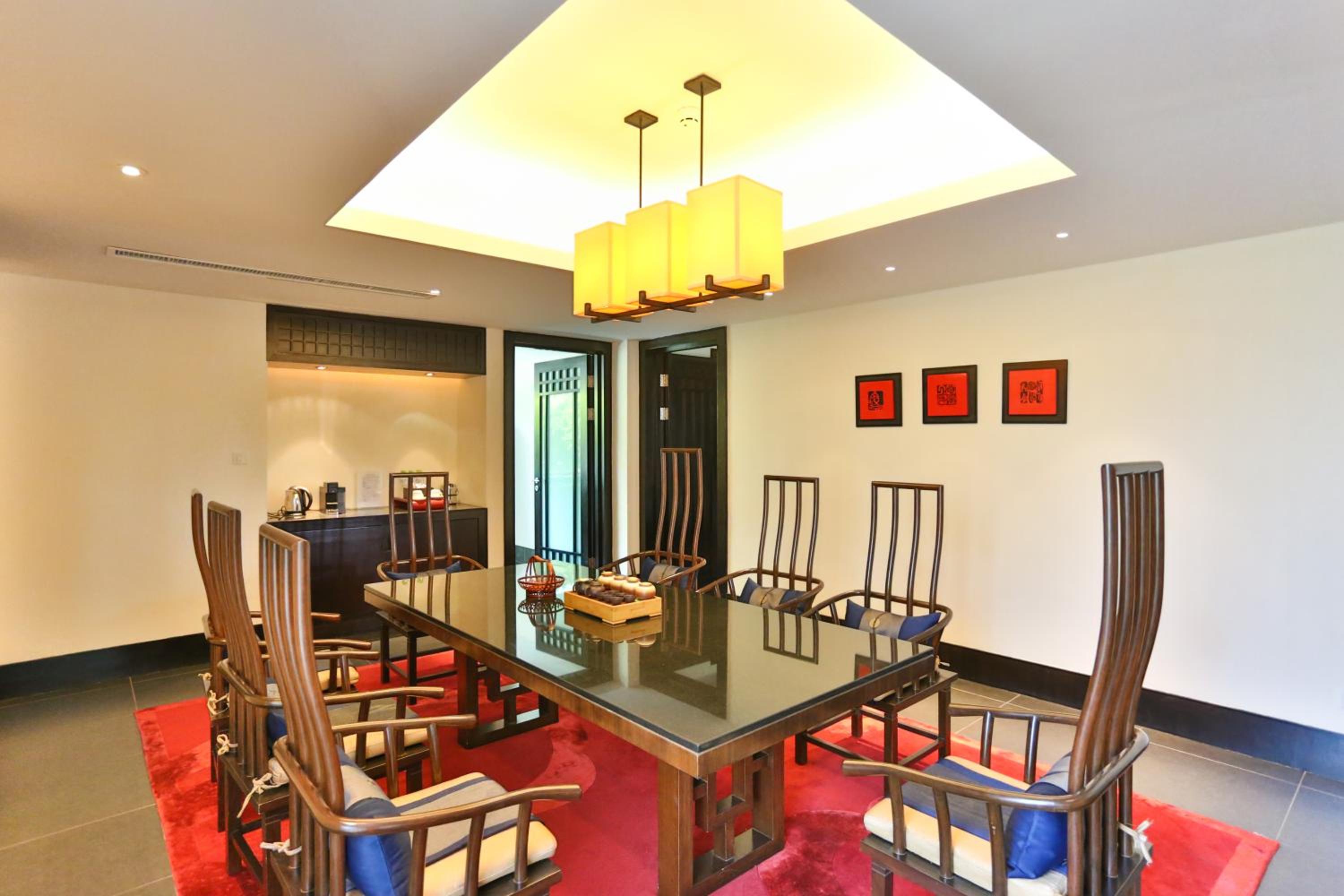 Three-Bedroom Mountain View Pool Villa - Photo 2