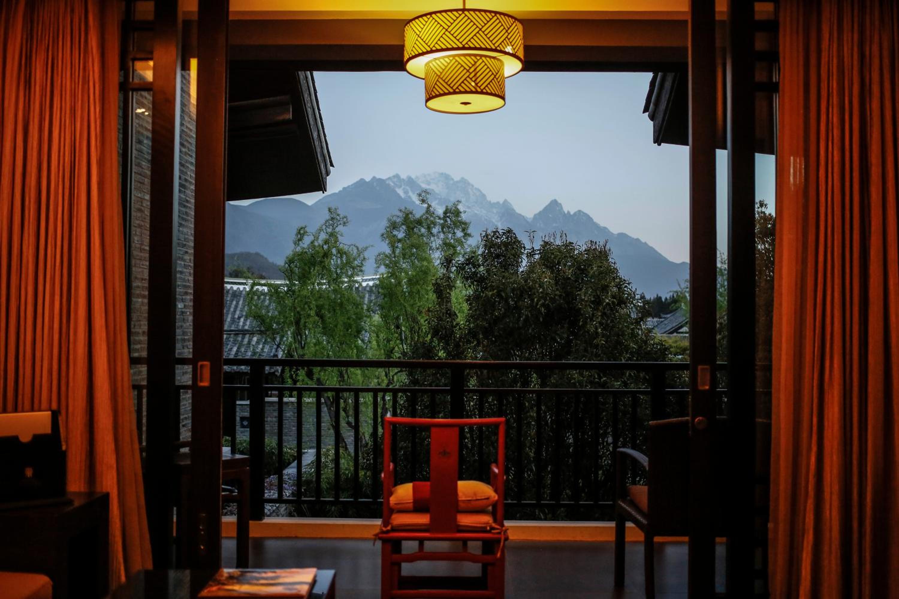 Suite with Mountain View - Photo 11