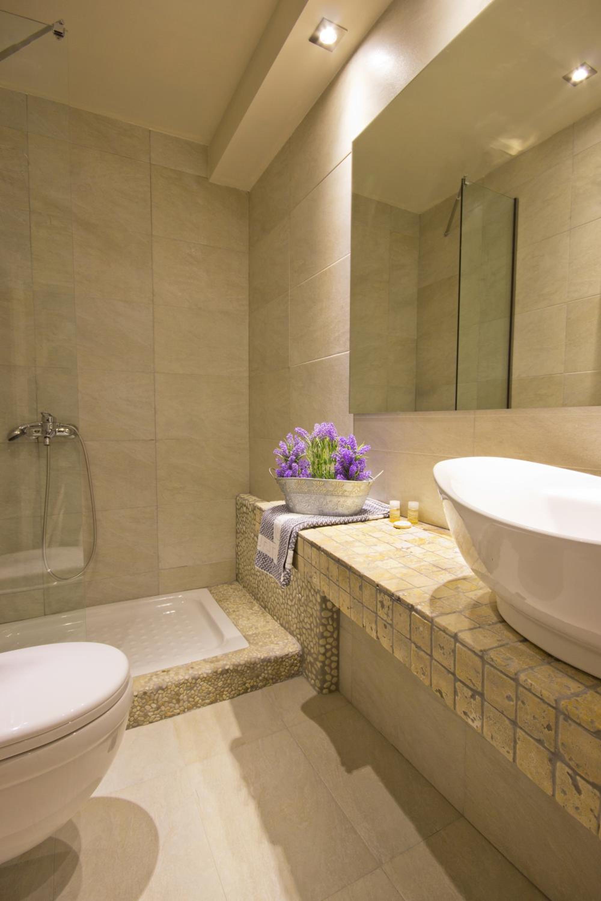 Double or Twin Room with Balcony - Photo 14