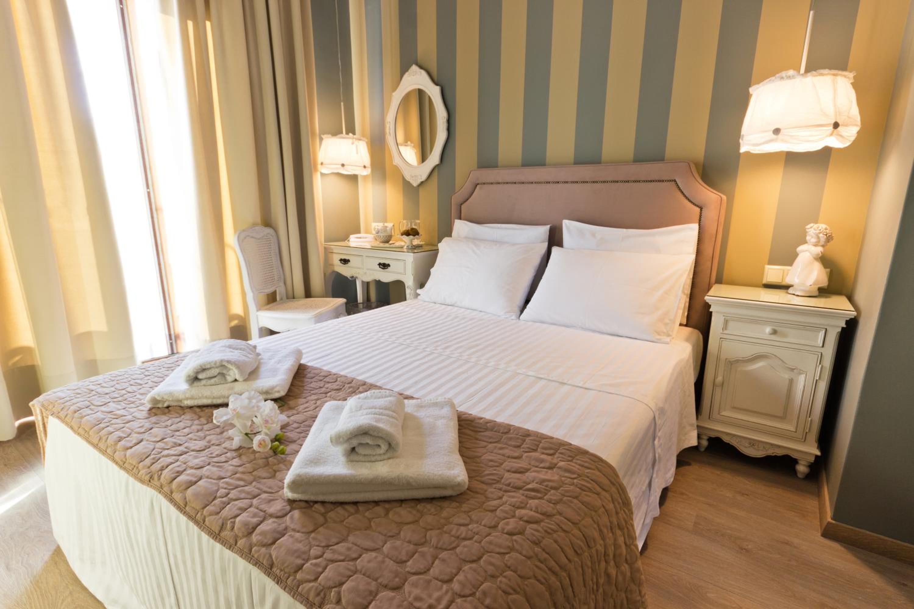 Double or Twin Room with Balcony - Photo 6