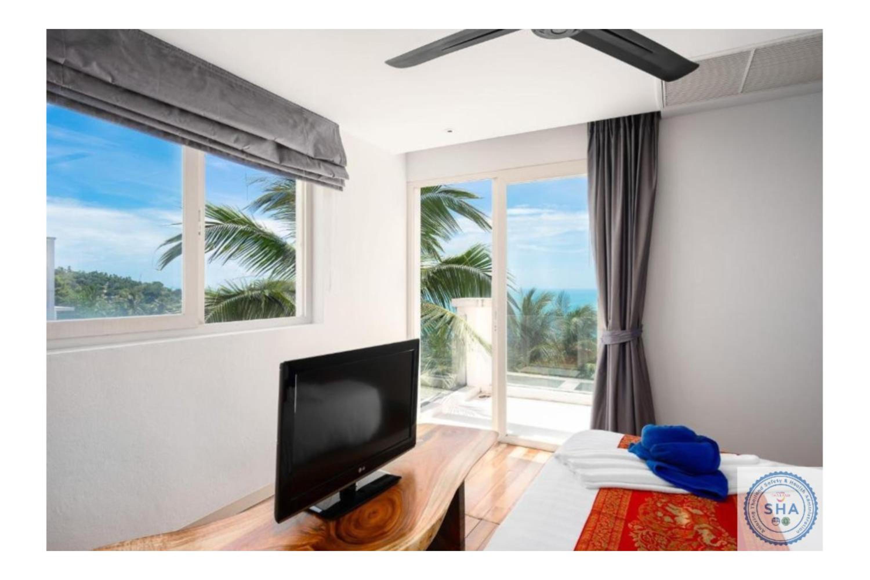 Three-Bedroom Suite - Photo 12