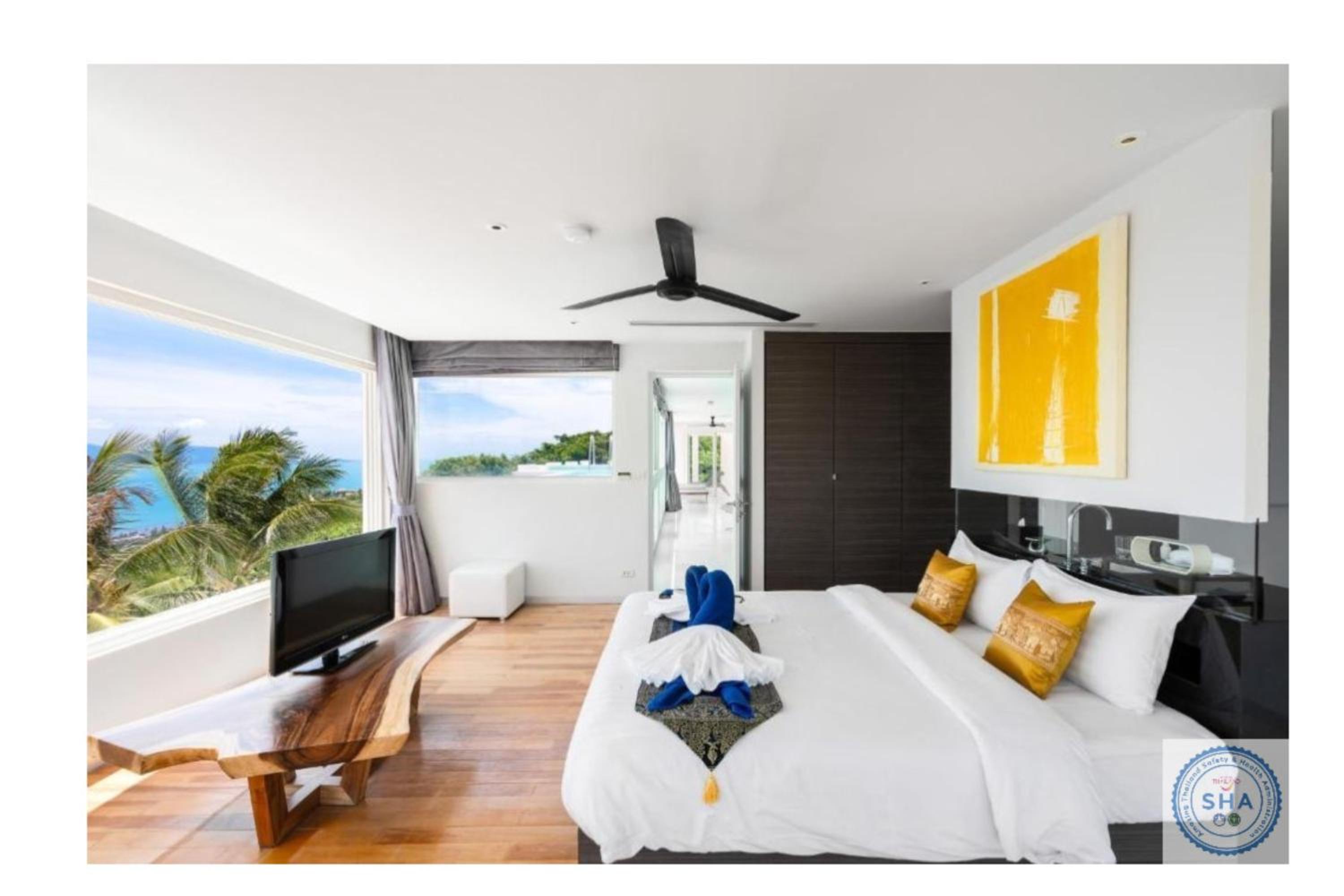 Three-Bedroom Suite - Photo 11