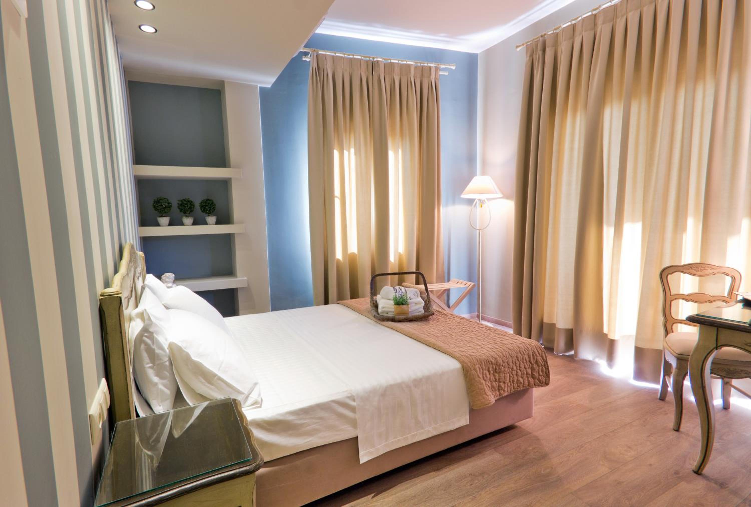 Double or Twin Room with Balcony - Photo 3
