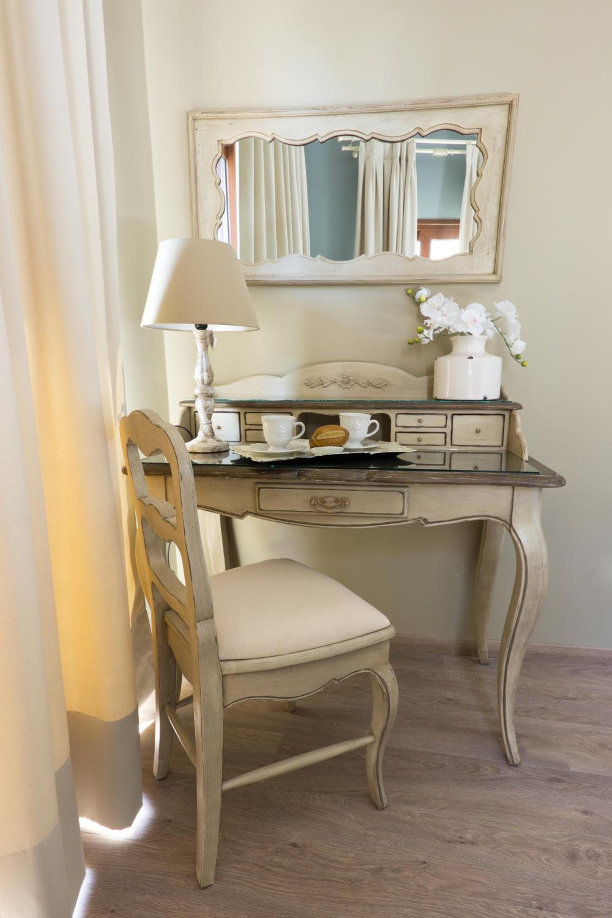 Double or Twin Room with Balcony - Photo 2