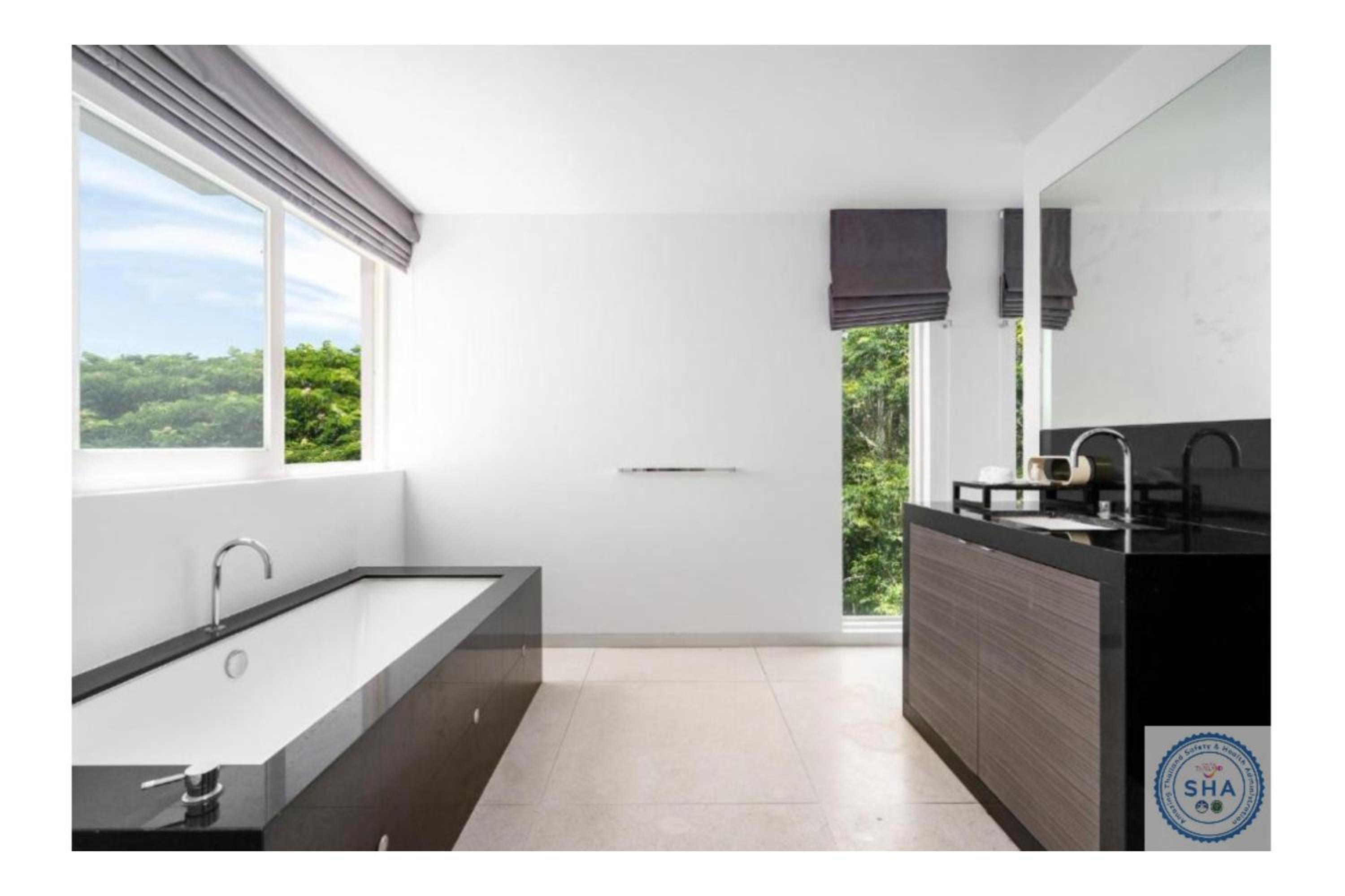 Three-Bedroom Suite - Photo 9