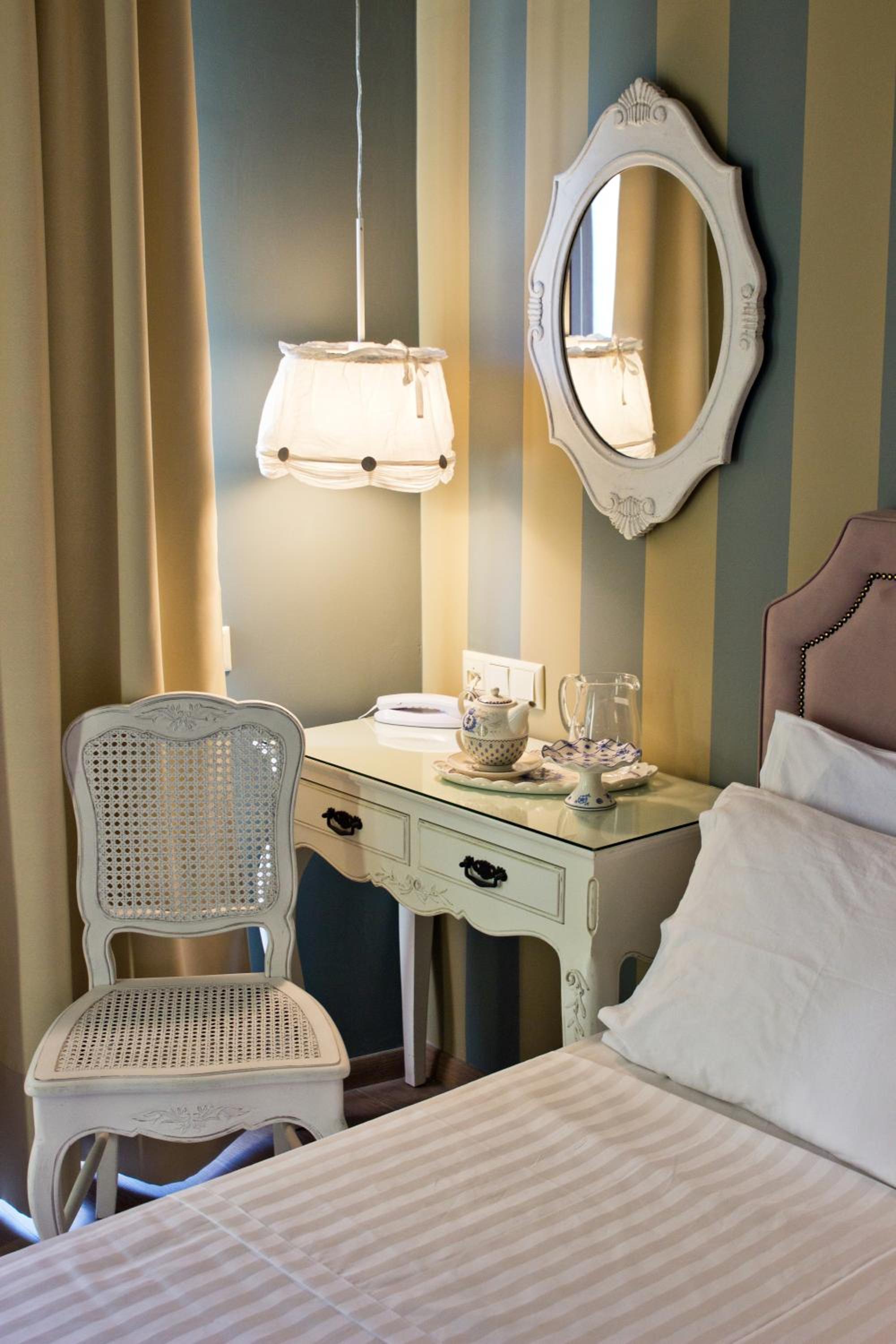 Double or Twin Room with Balcony - Photo 15