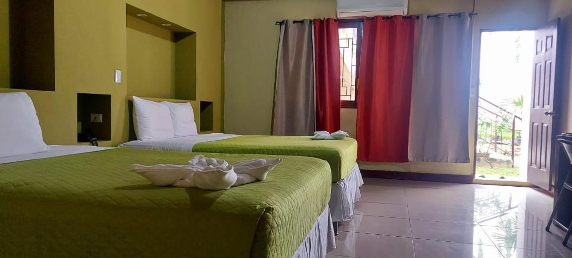 Habitación Doble Deluxe con Dos Camas Dobles