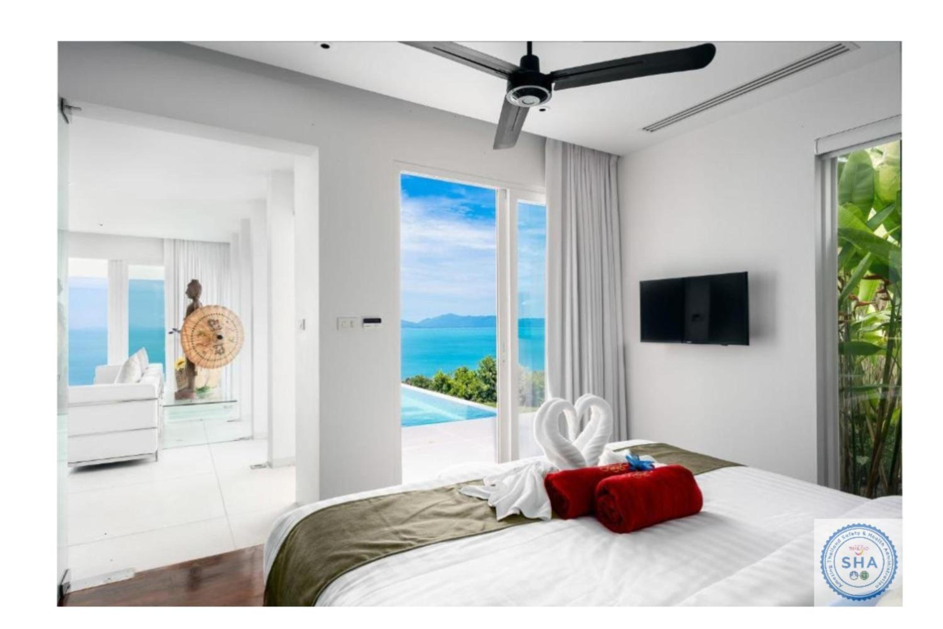 Deluxe Suite with Sea View - Photo 28