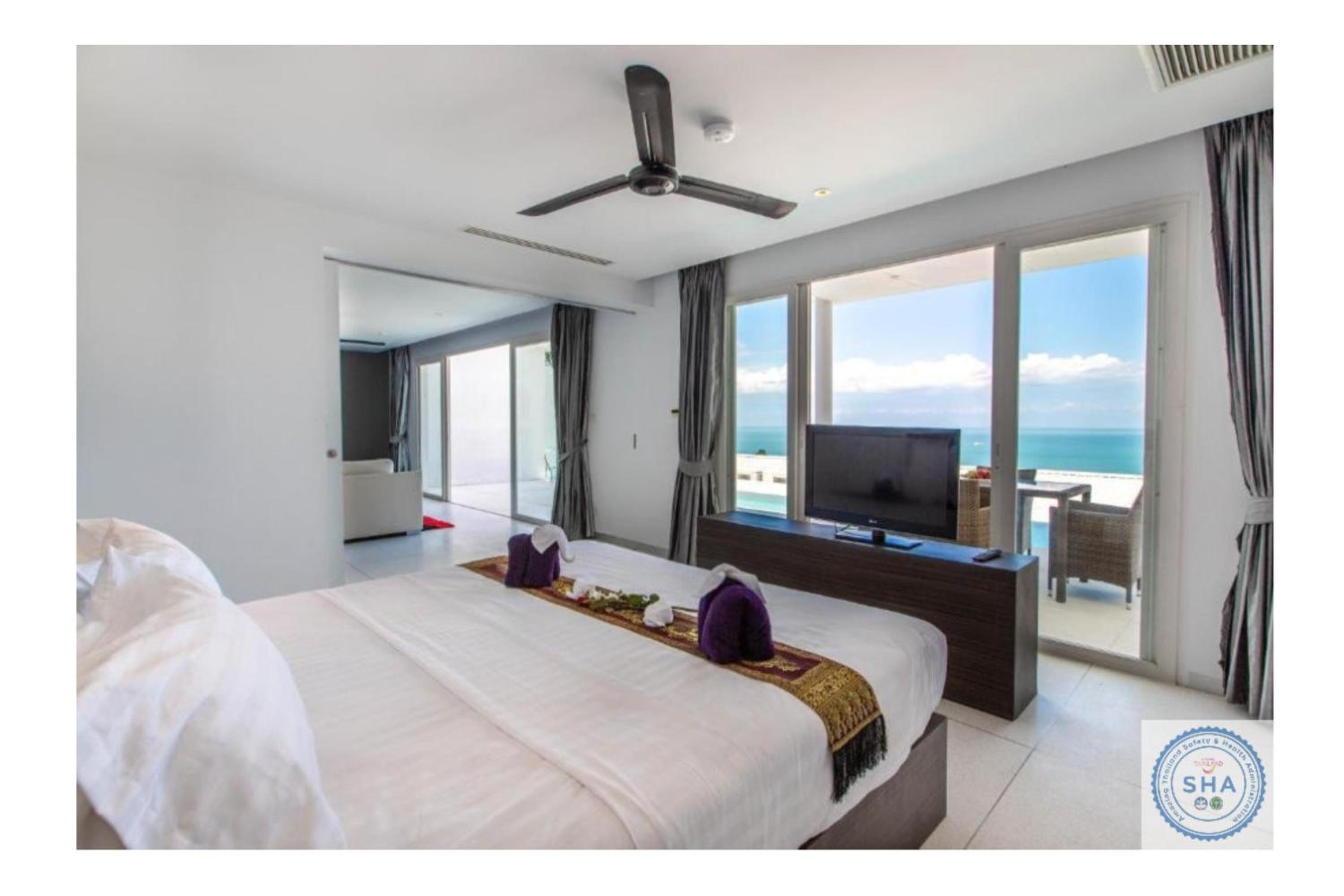 Executive Suite - Photo 10