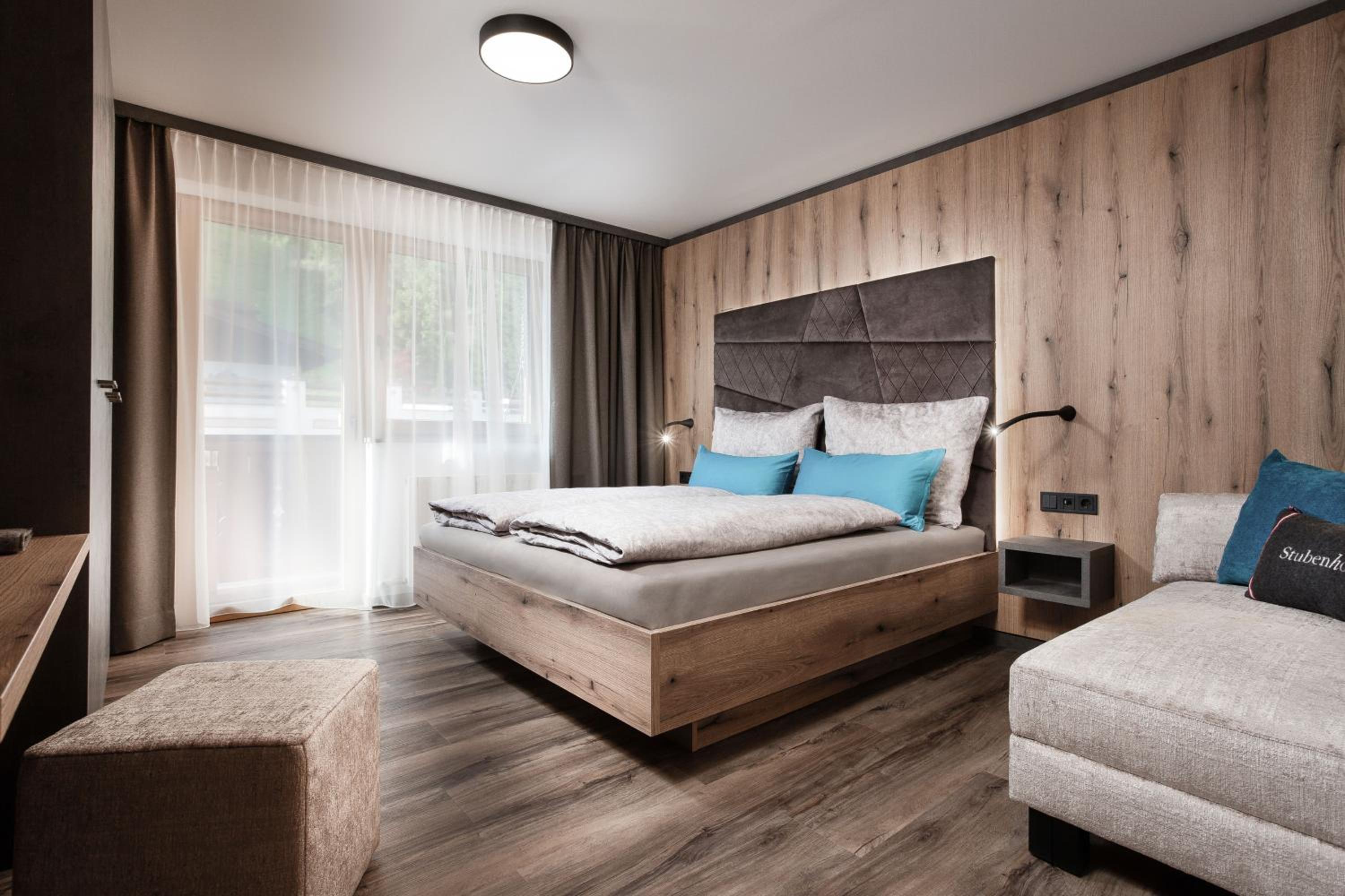One-Bedroom Apartment with Balcony