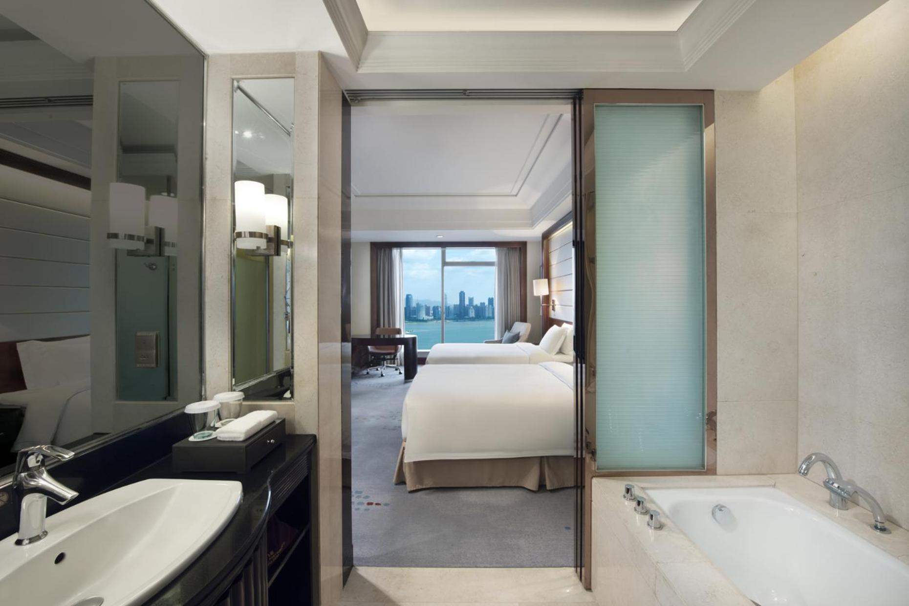 Standard Twin Room with River View - Photo 8