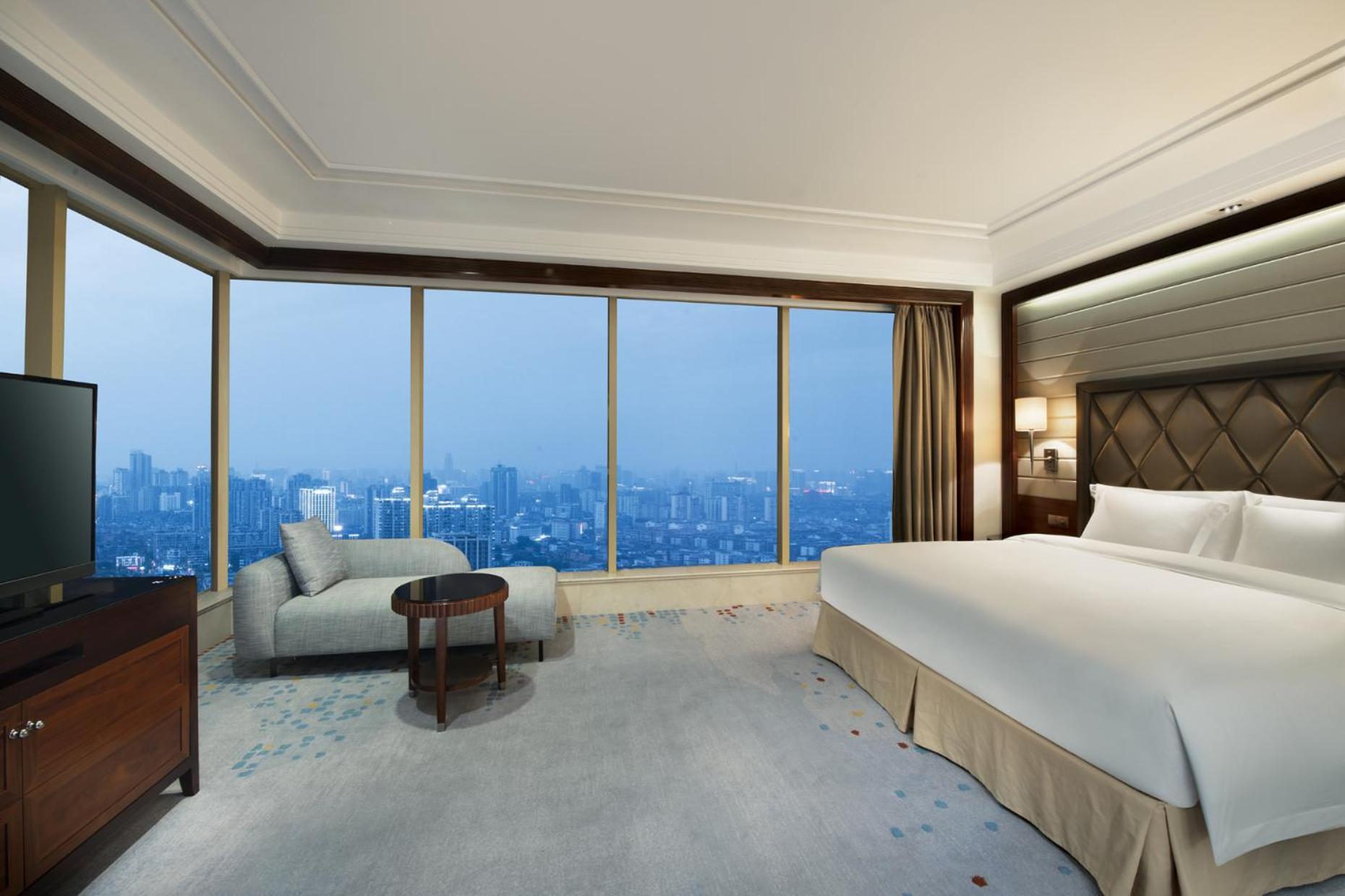 One-Bedroom Suite with City View - Photo 4