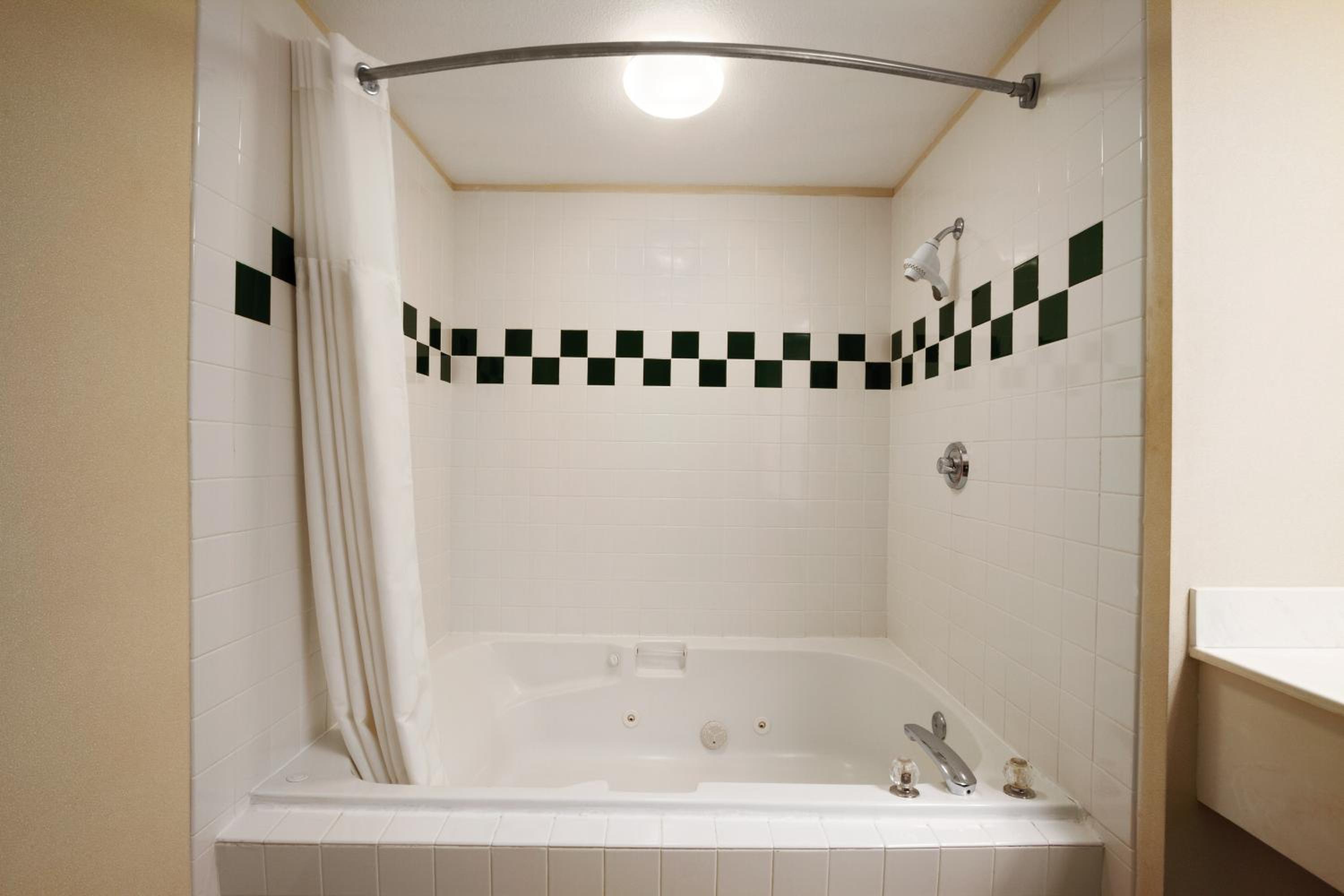 Superior King Room - Non-Smoking - Photo 4