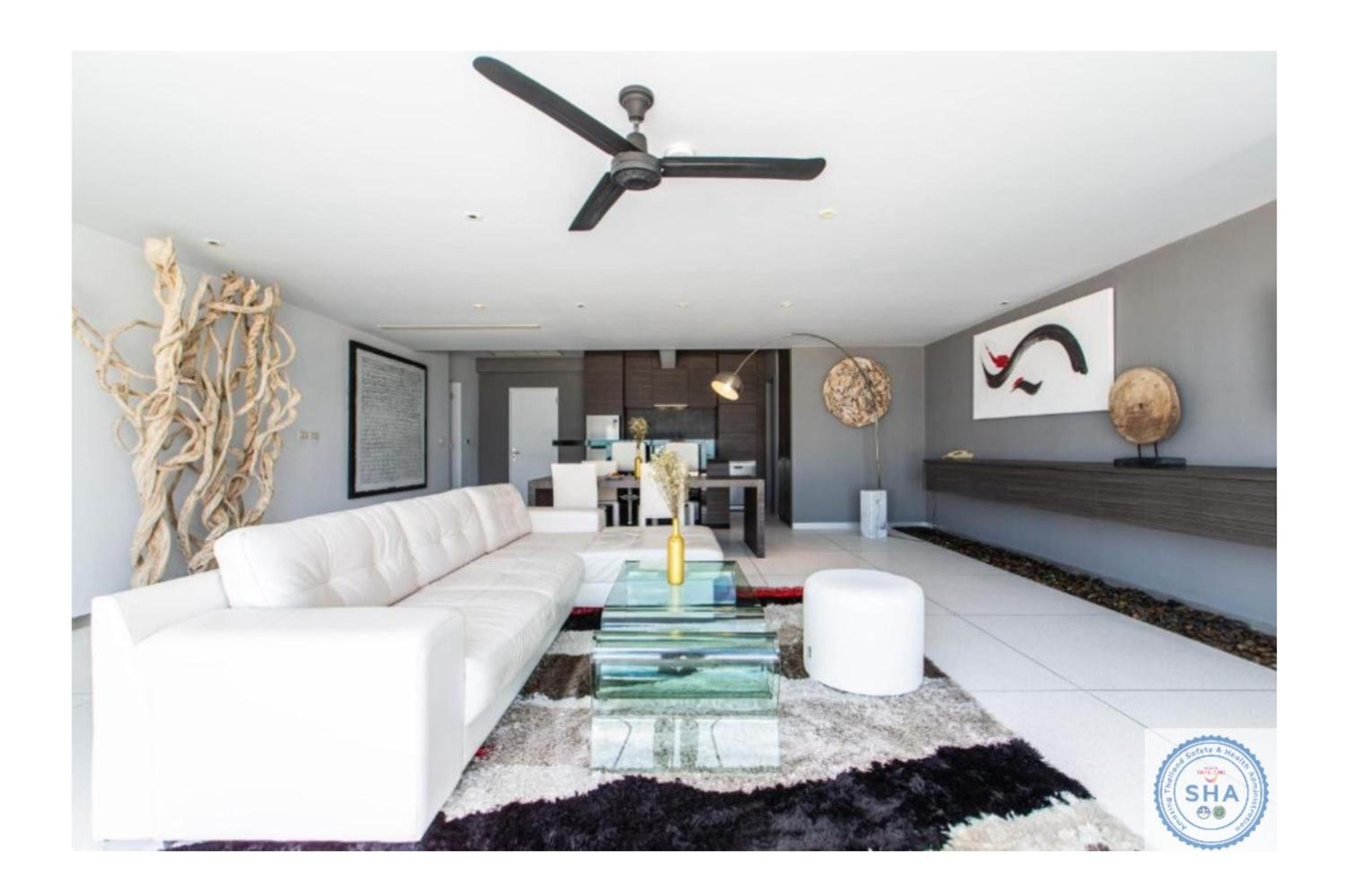 Executive Suite - Photo 8