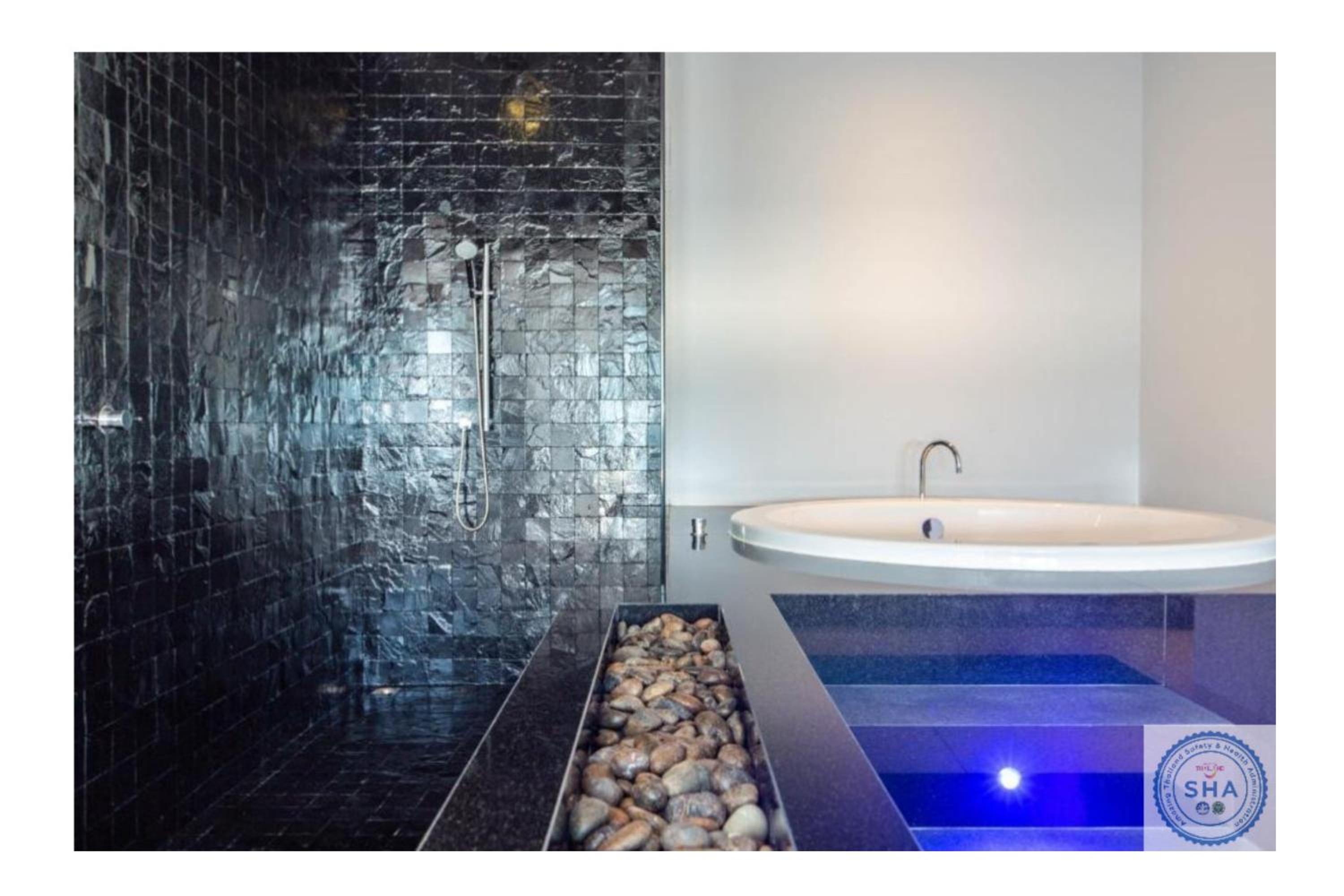 Executive Suite - Photo 7