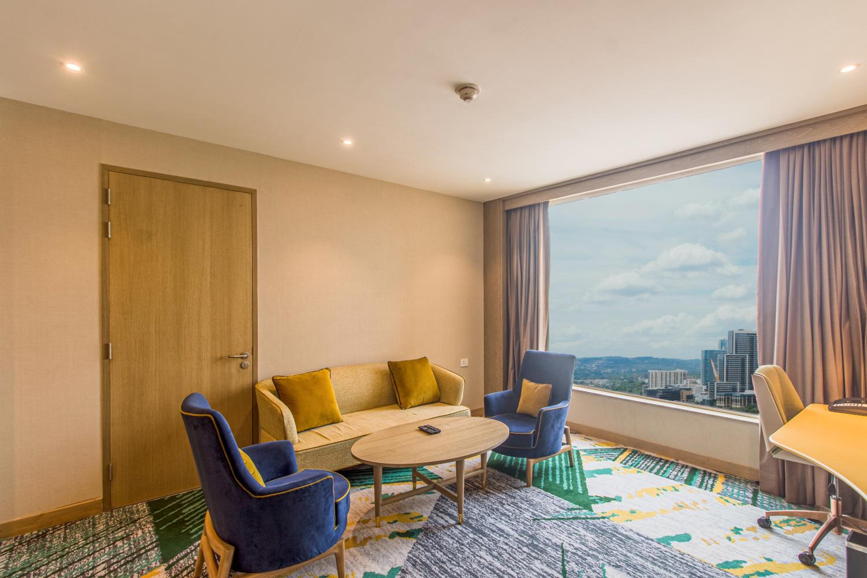 One-Bedroom Suite with 20% discount on Food And Soft Beverages and Laundry photo 2