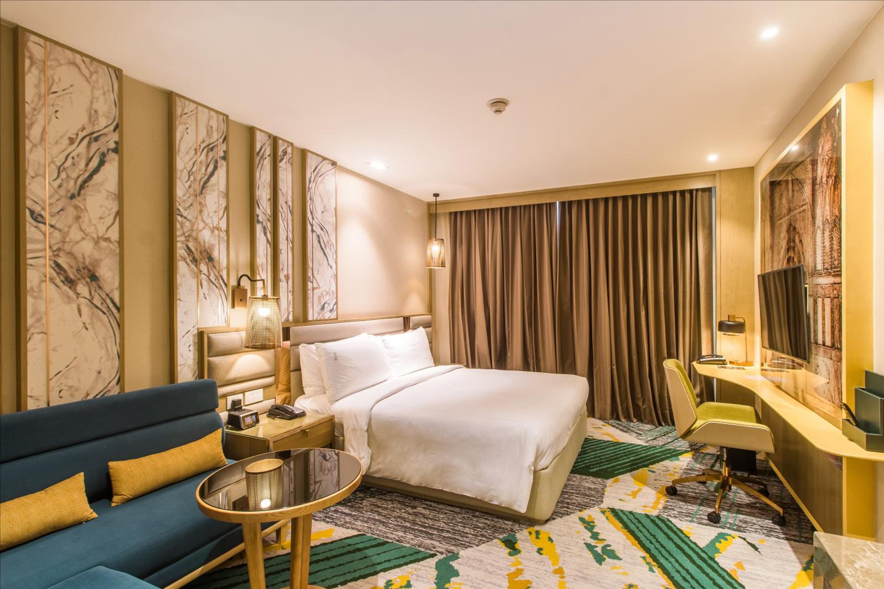 Standard King Room with 20% discount on Food And Soft Beverages and Laundry photo 1
