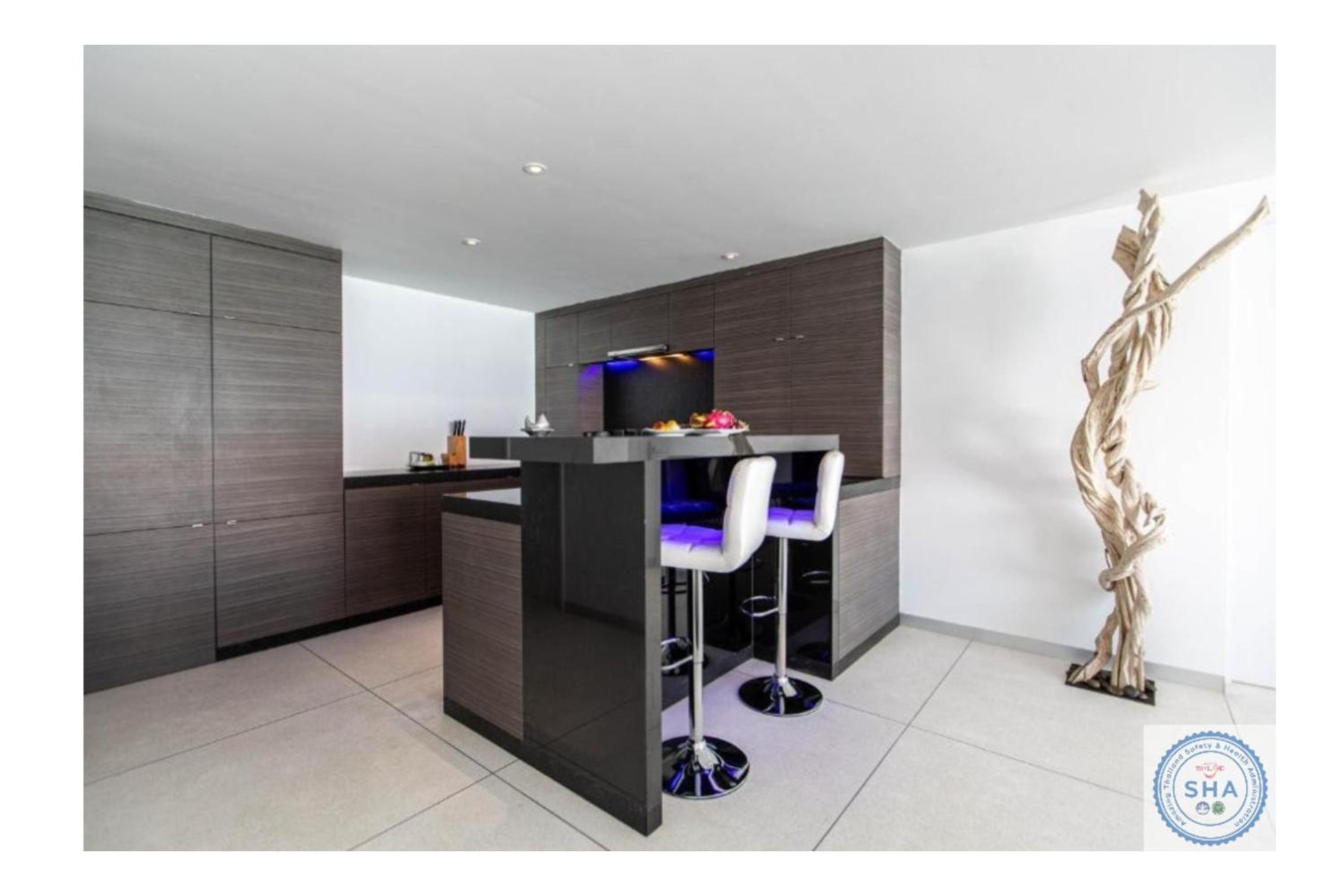 Superior Suite with Sea View - Photo 24